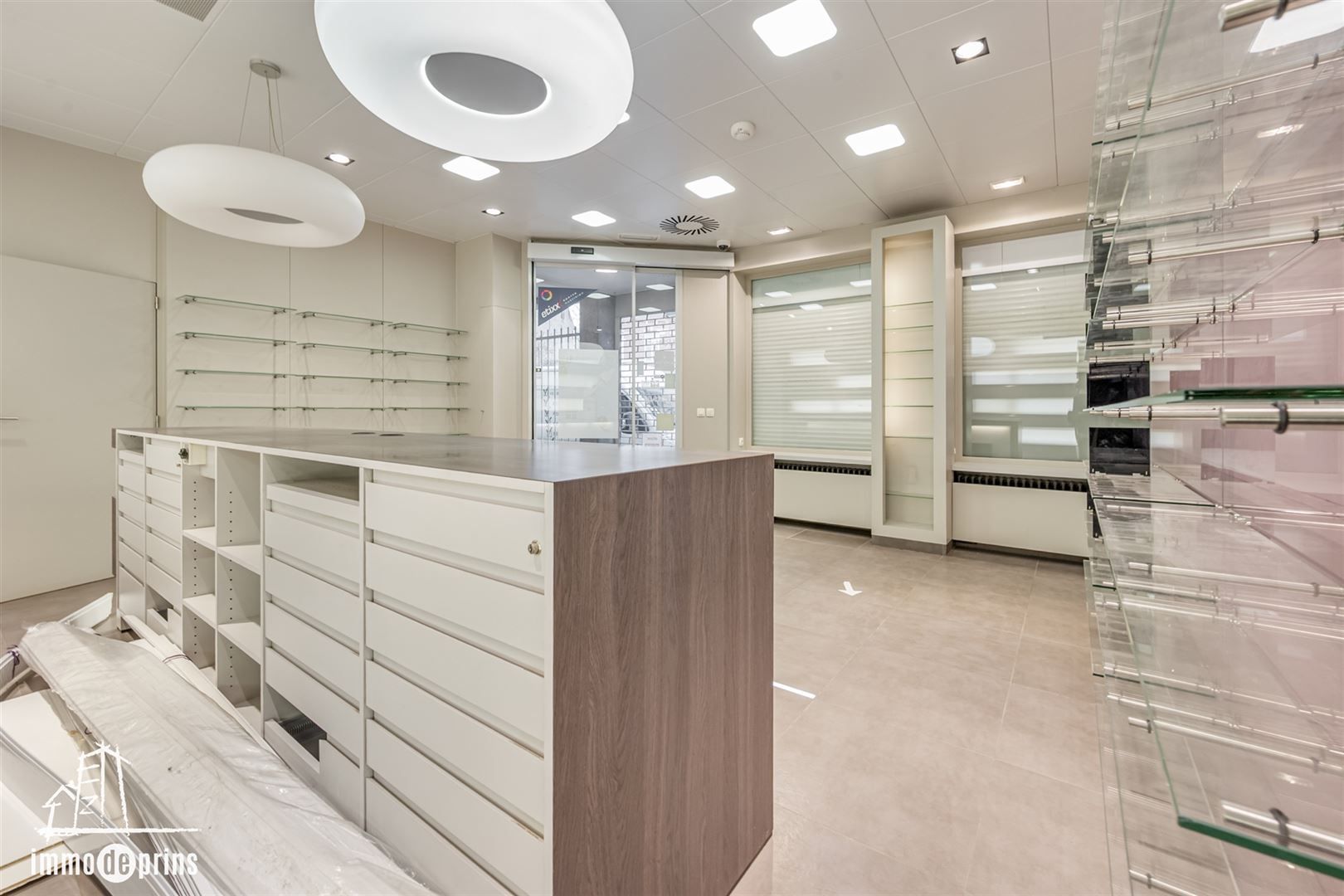 Handelspand met grote burgerwoning foto 24