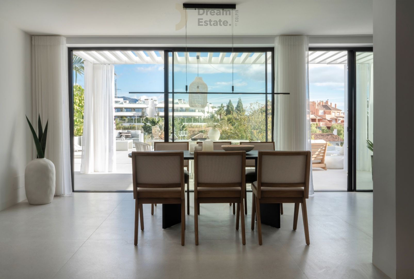 Moderne en strakke villa gelegen te Nueva Andalucia, Marbella. foto 7