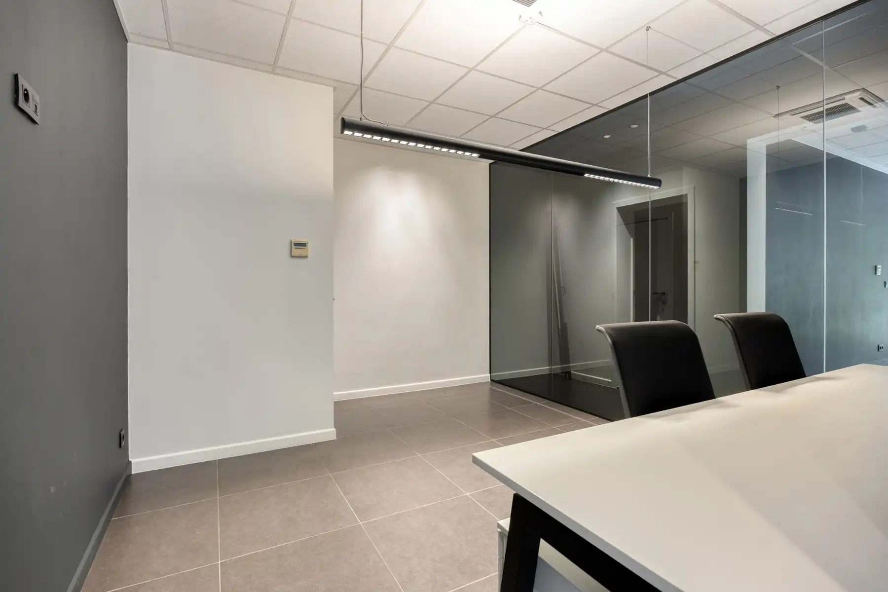 Commercieel gelegen kantoorruimte met moderne voorzieningen. foto 10