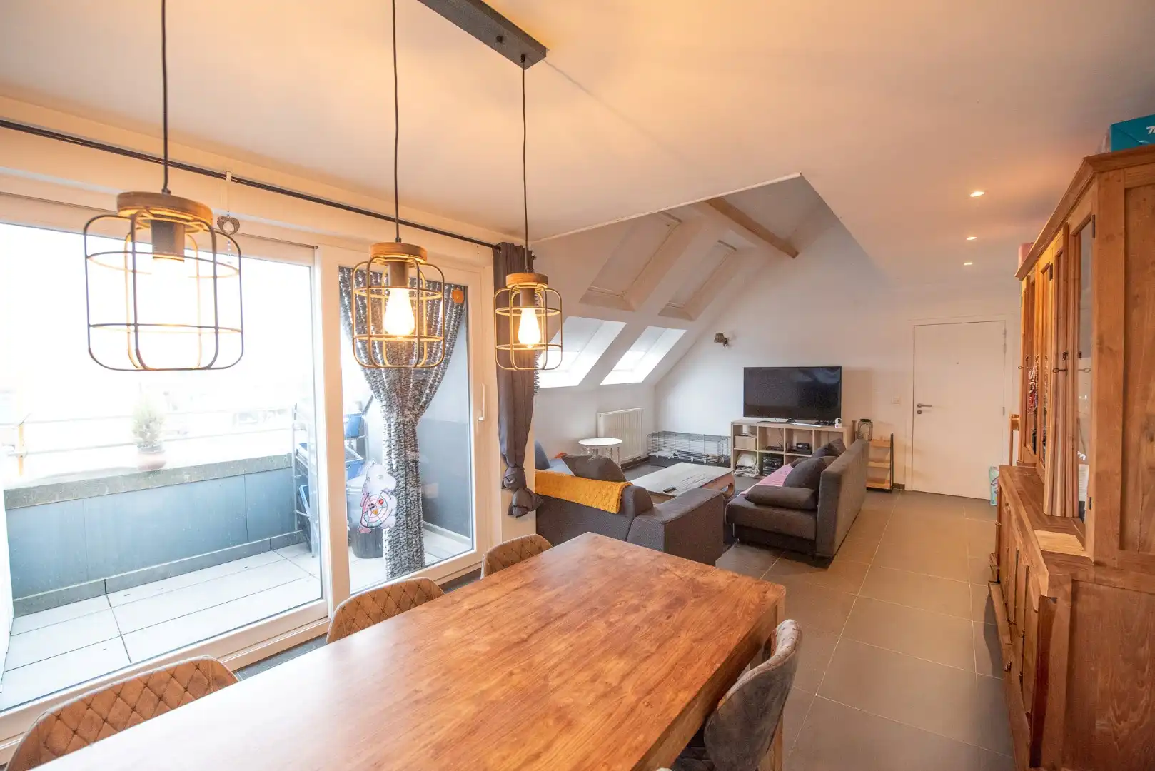 Duplex-appartement TE HUUR met 3 slaapkamers! foto 3