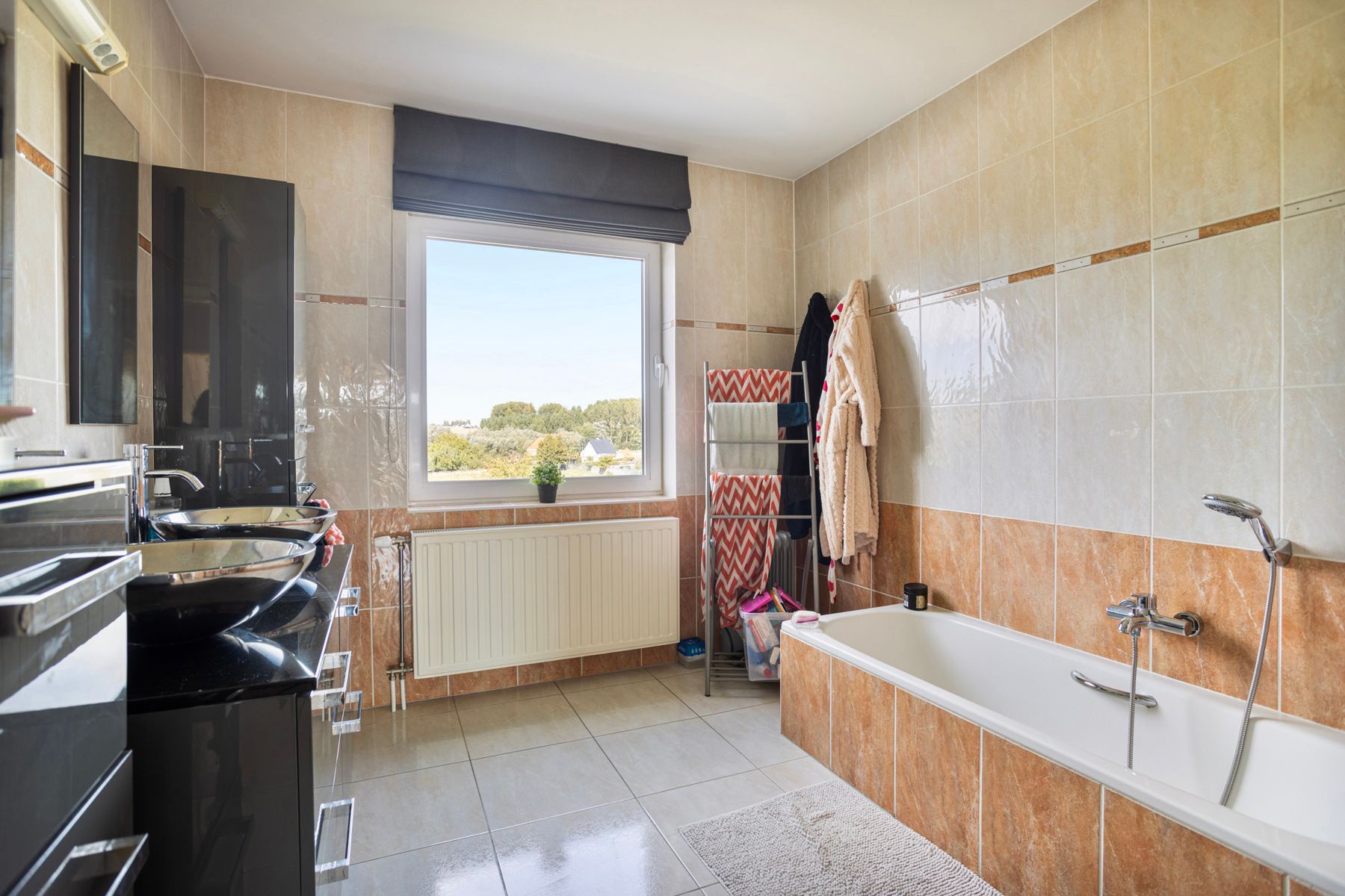 Ruim appartement met 3 slaapkamers! foto 9