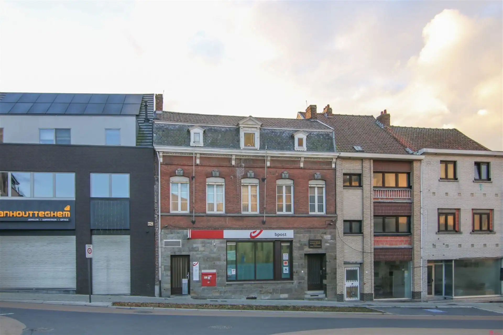 Handelspand met magazjin of projectgrond foto {{pictureIndex}}