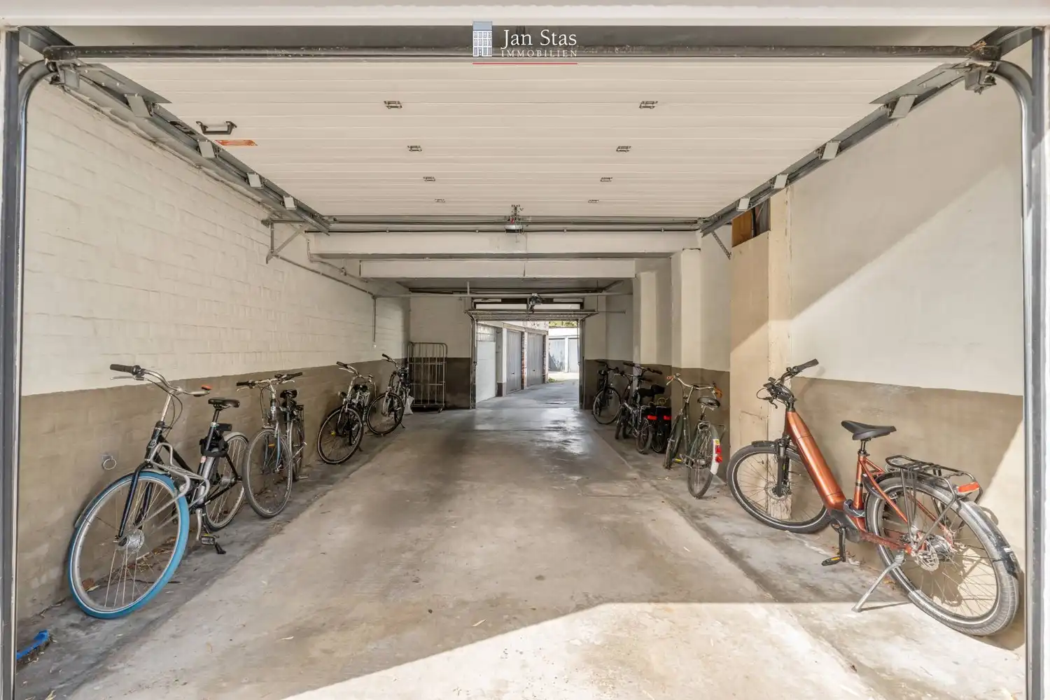 Instapklaar en ruim appartement met 2 slaapkamers en 3 garageboxen nabij de Keizersberg te Leuven ! foto 22