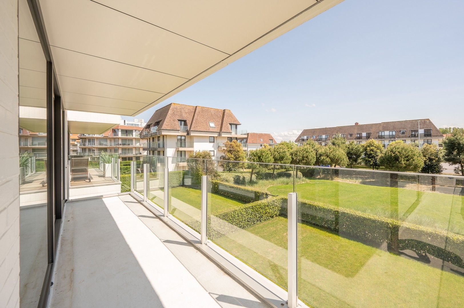 Gerenoveerd hoekappartement met mooie terrassen in een prestigieus gebouw op de Wandeldijk. foto 12