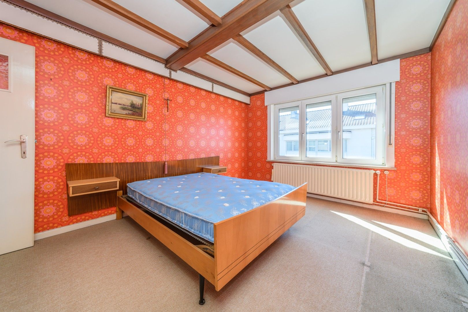 Centraal gelegen, ruime te renoveren gezinswoning foto 19