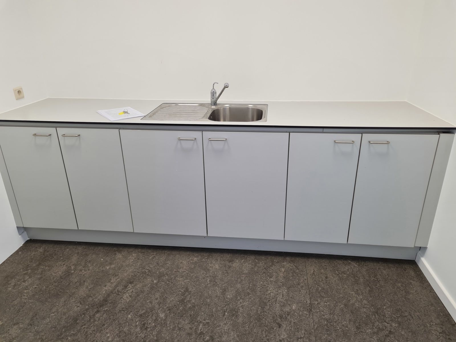 Showroom/kantoor met opslagruimte/magazijn buiten centrum foto 8