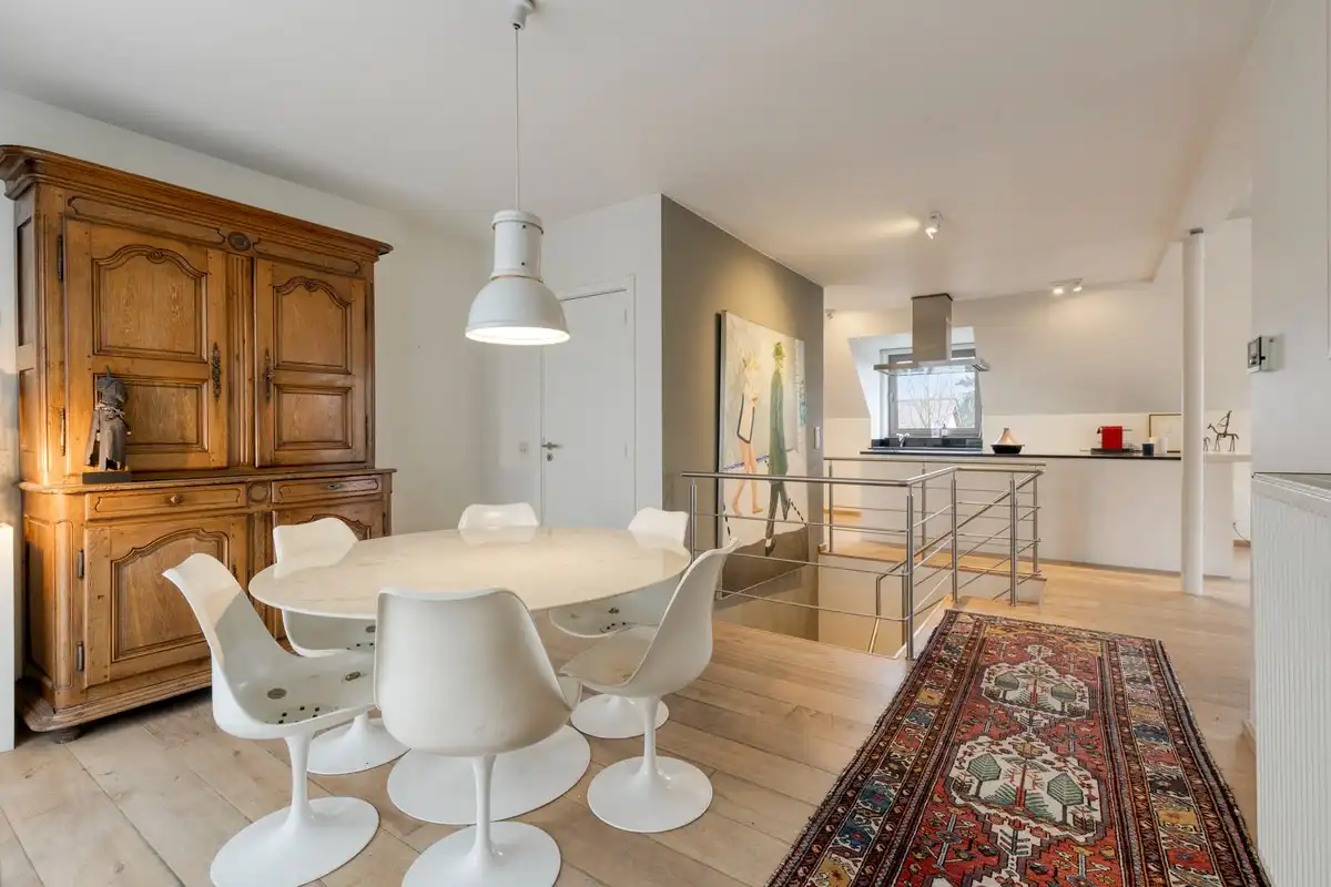 Groot zonnig duplex dakappartement met drie terrassen, twee slaapkamers, twee badkamers en parking. foto 12