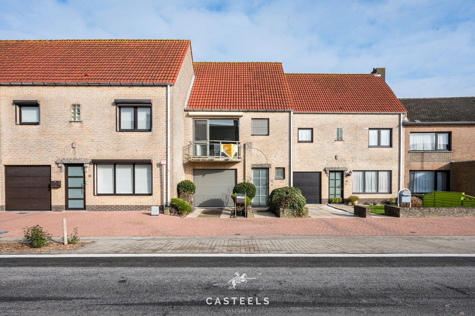 Instapklare woning met tuin, oprit en terras in de Vuurtorenwijk foto 2