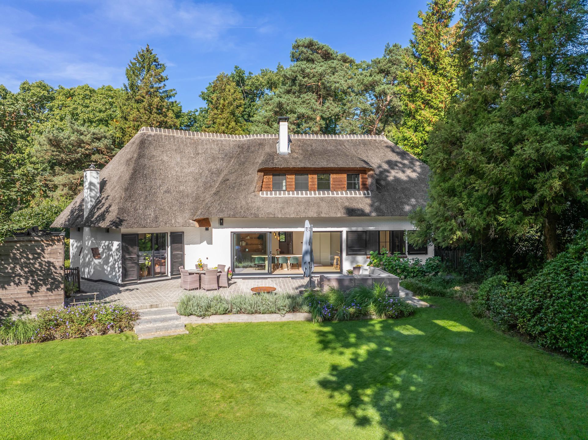 Rietgedekte charmevilla te huur in Koningshof foto {{pictureIndex}}
