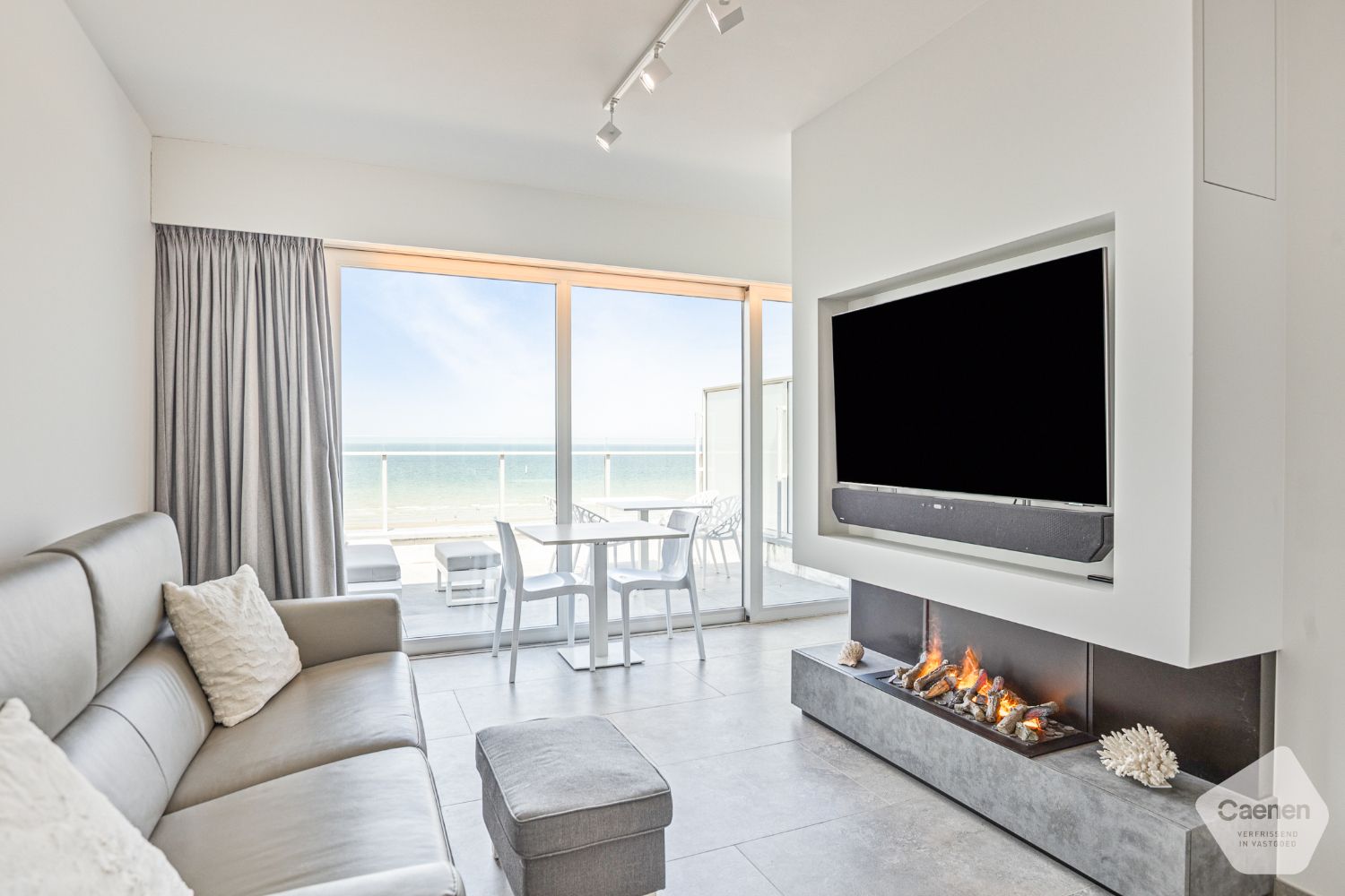 Gerenoveerde penthouse met terrassen en schitterend zeezicht! foto {{pictureIndex}}