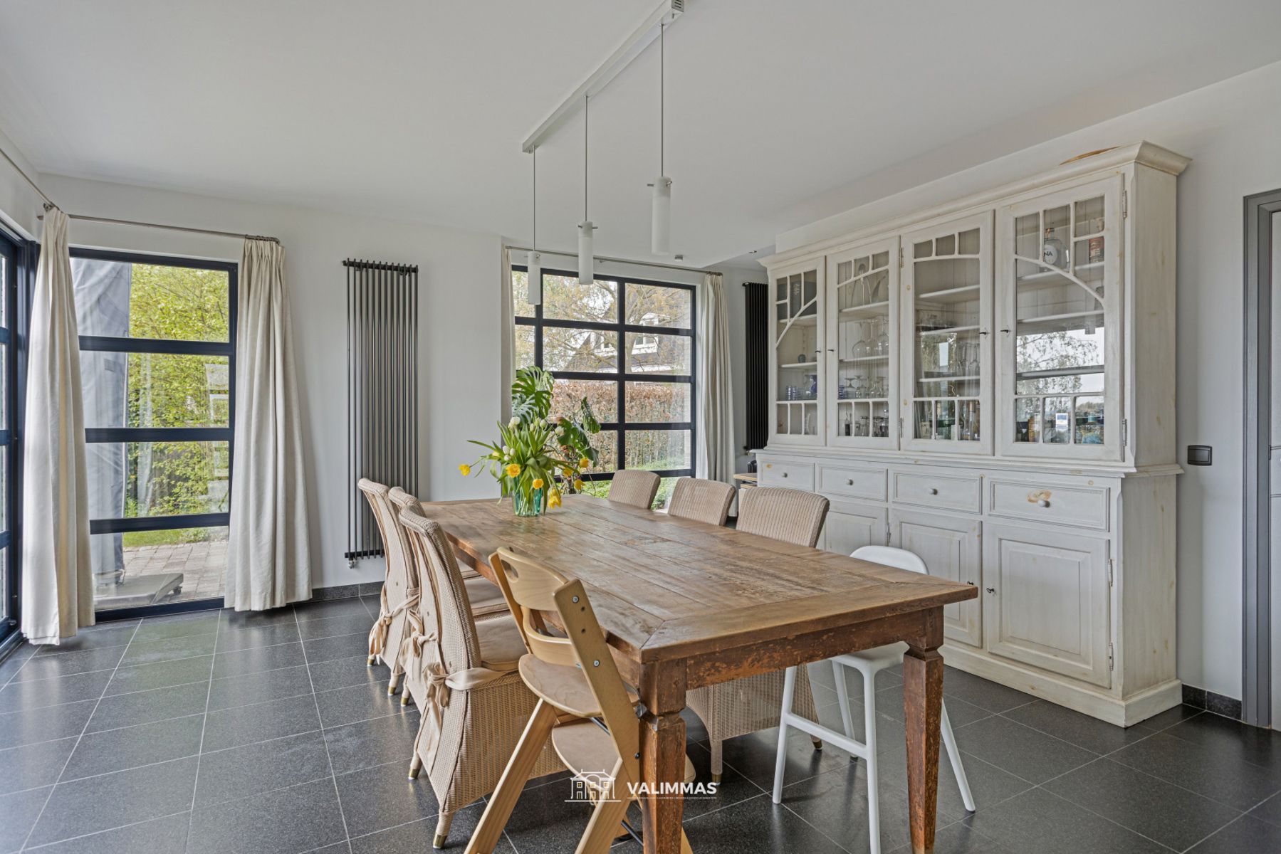 Ruime en luxueuze villa met dubbele garage en mooie tuin... foto 14