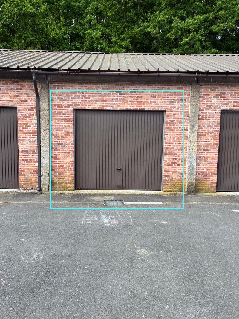 AFGESLOTEN GARAGEBOX TE HUUR foto {{pictureIndex}}