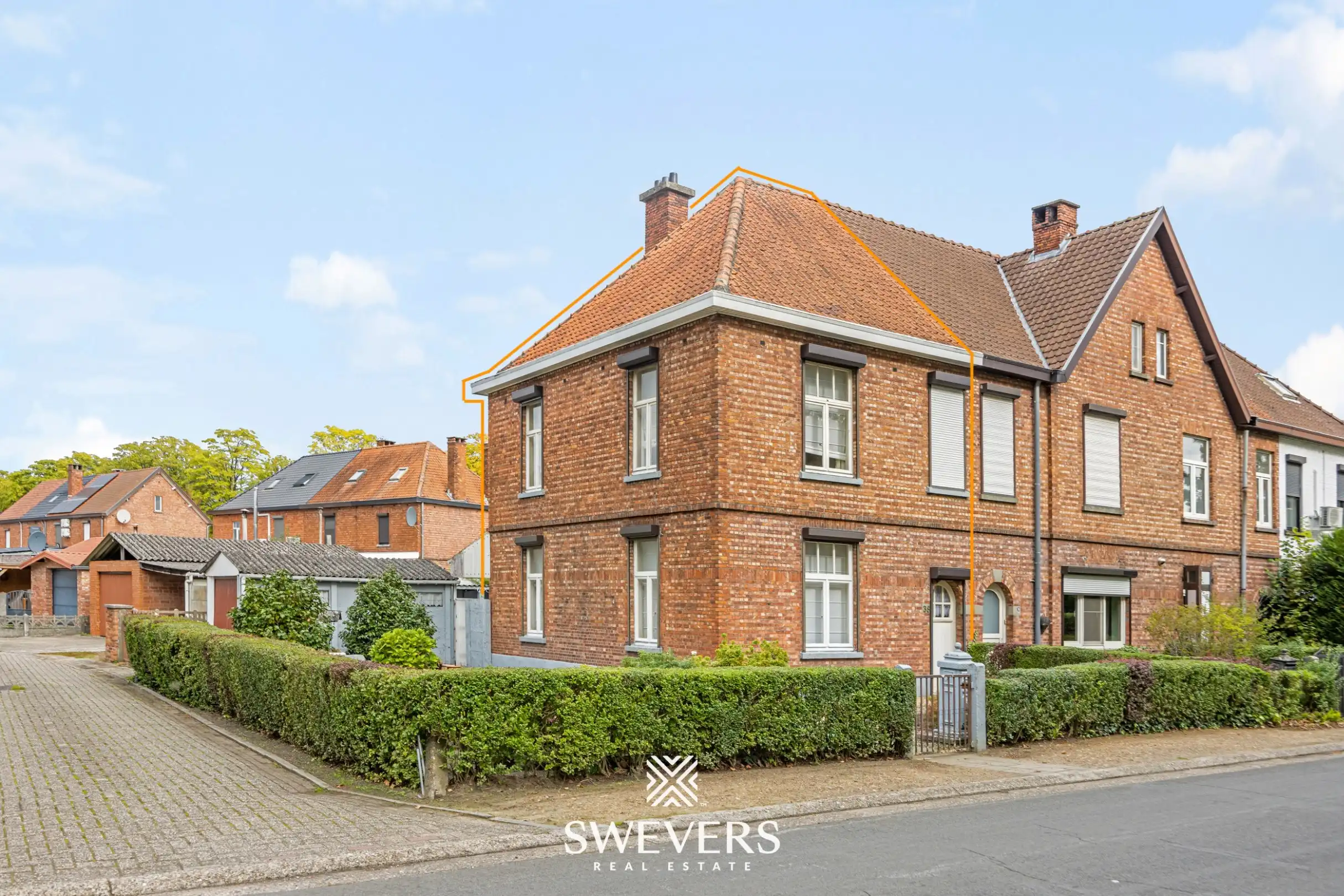 Hoofdfoto van de publicatie: Mooi gelegen te renoveren woning, op een zonnig hoekperceel van 2a57ca