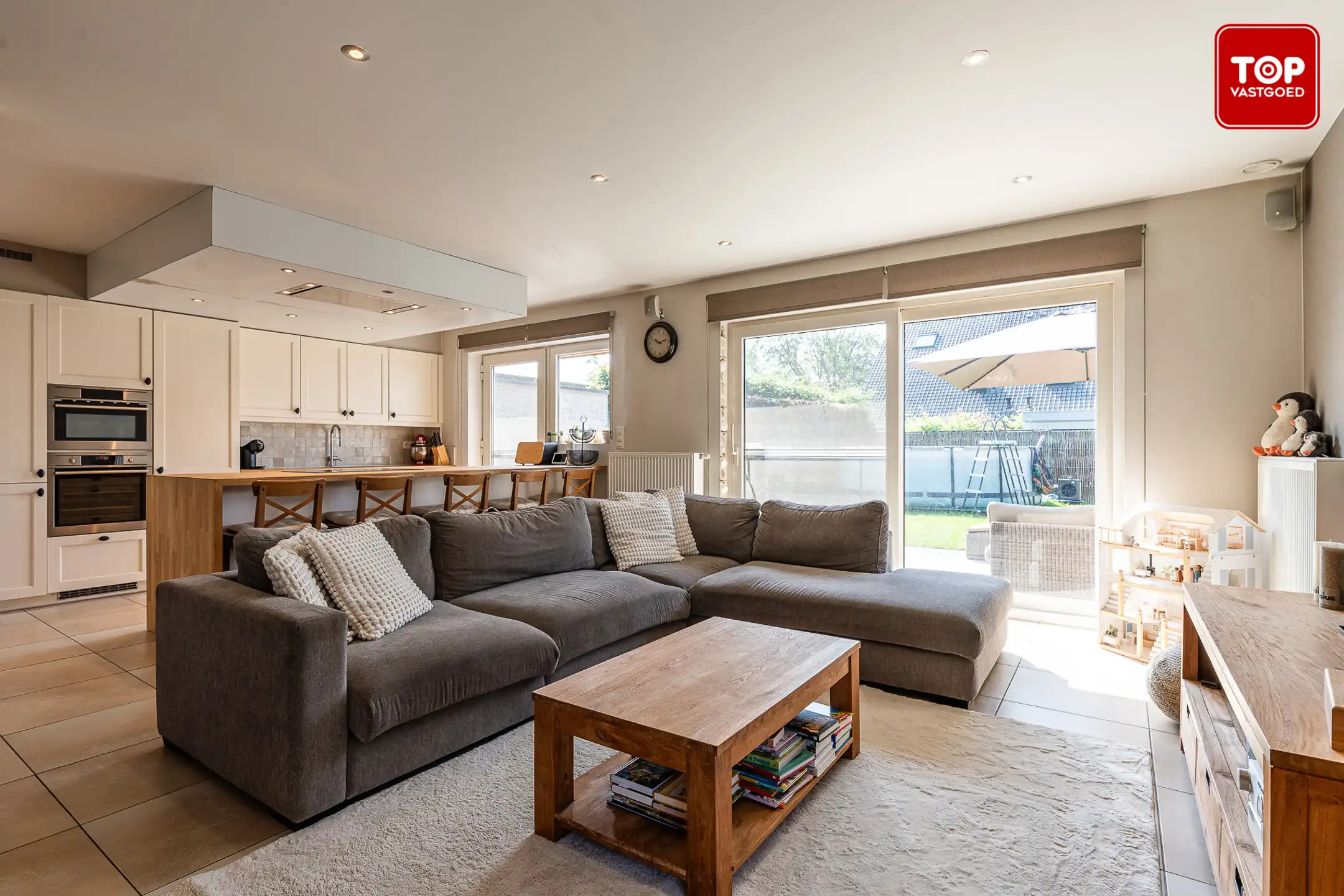 Instapklare woning met 4 slaapkamers en zonnige, zuidgerichte tuin. foto 3