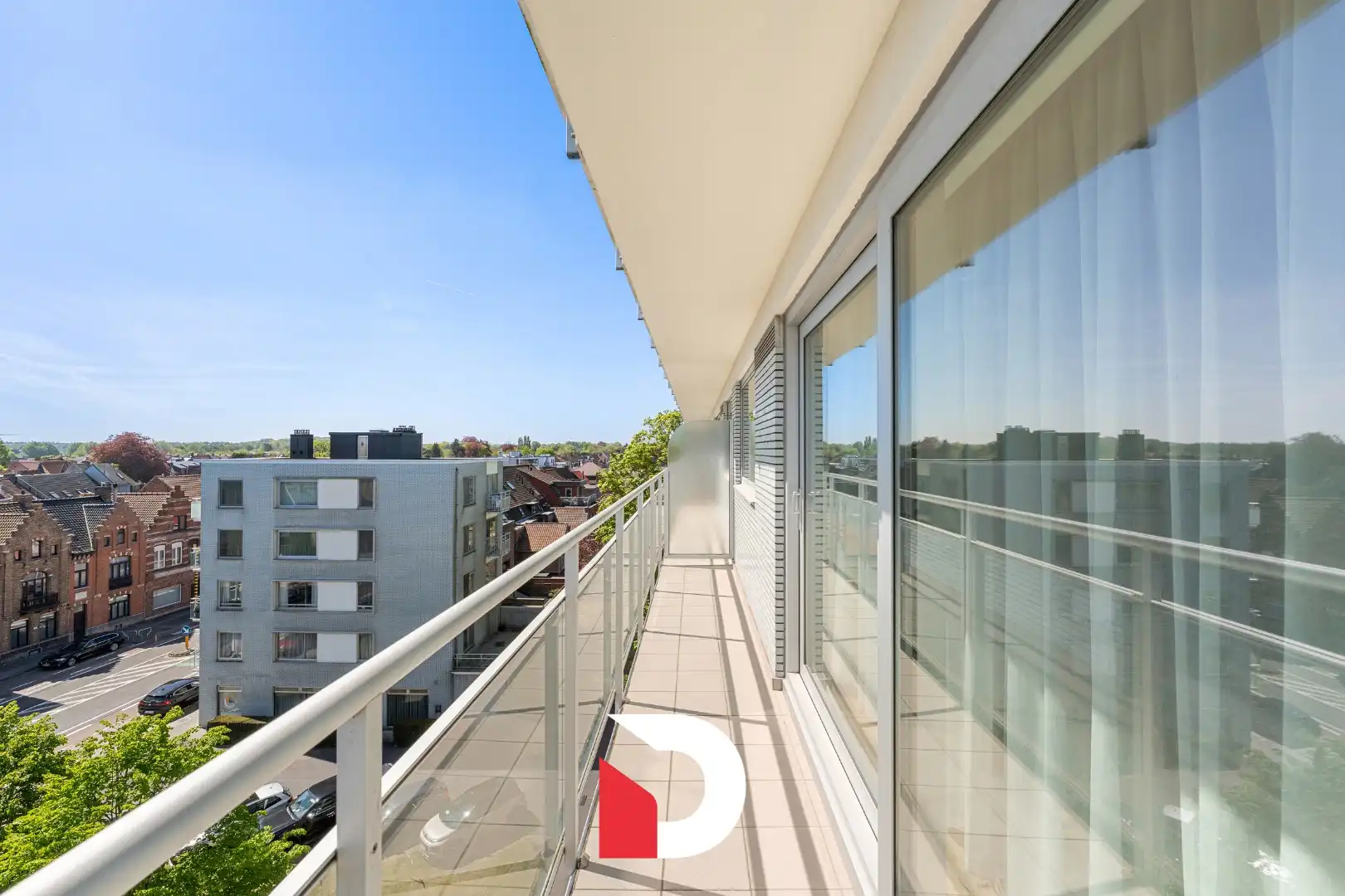 Aangenaam en lichtrijk app. op 5de verdiep met 2 slk.'ers op een toplocatie nabij het centrum van Brugge. foto 15