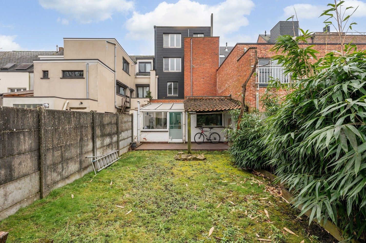 Opbrengsteigendom, twee wooneenheden met elk 2 slaapkamers. foto 33