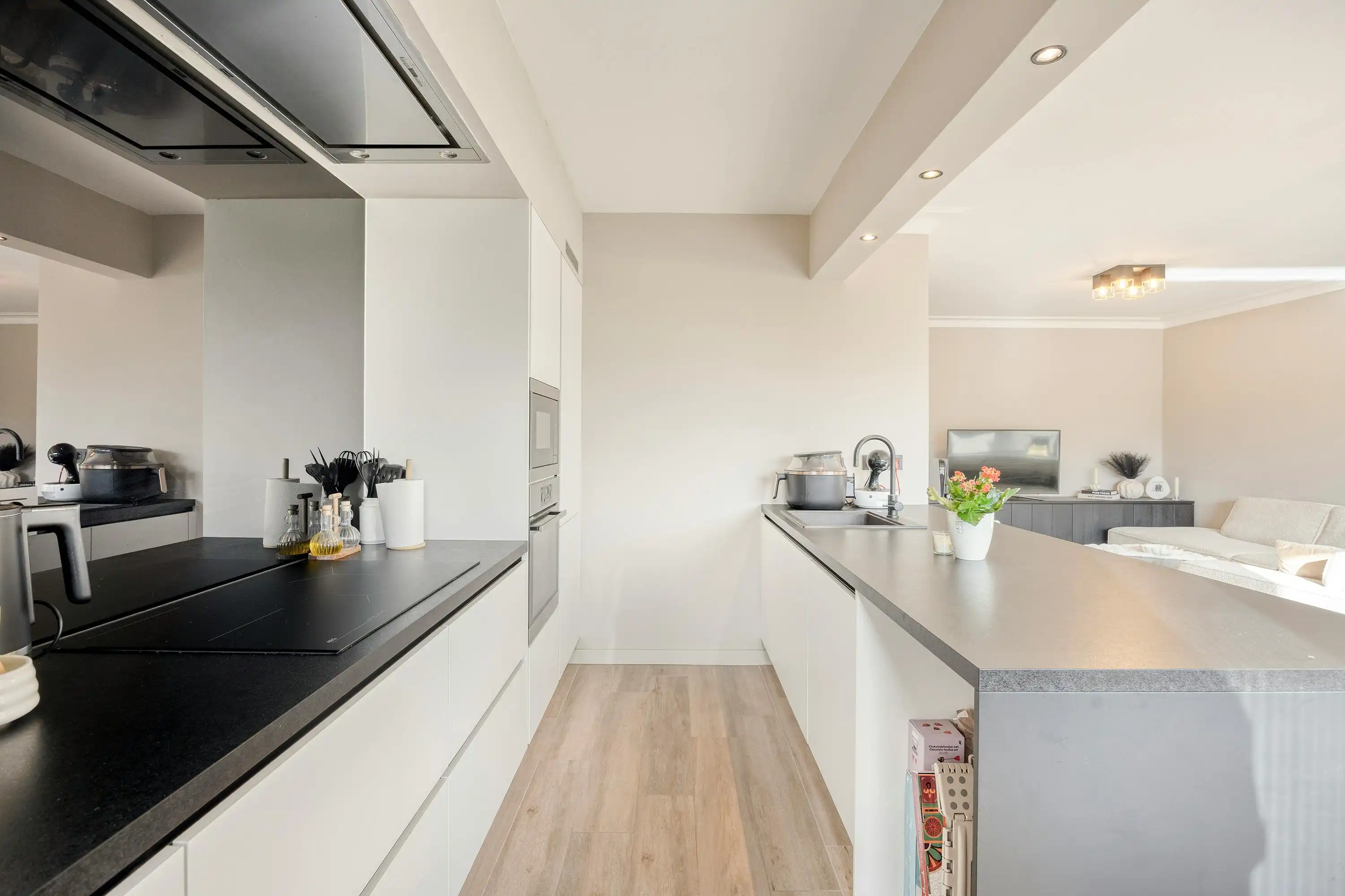 Gerenoveerd appartement te koop in Burcht foto 6