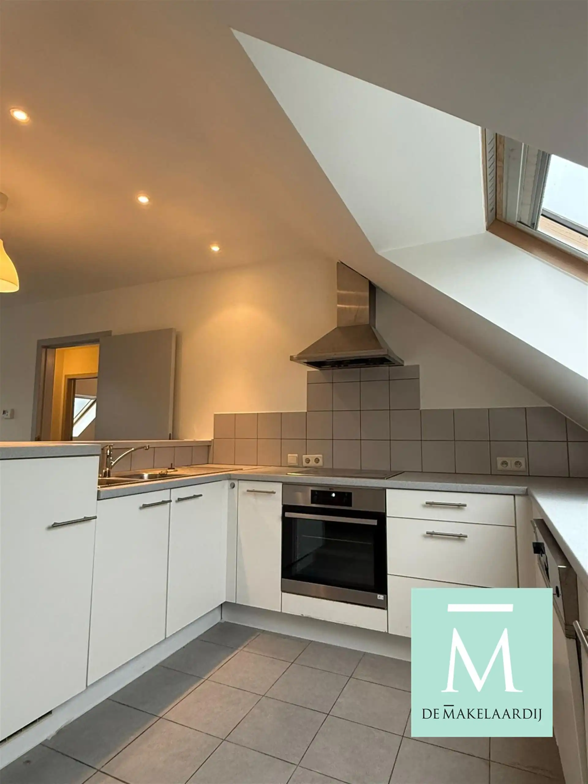 Ruim appartement in karaktervol herenhuis foto 5