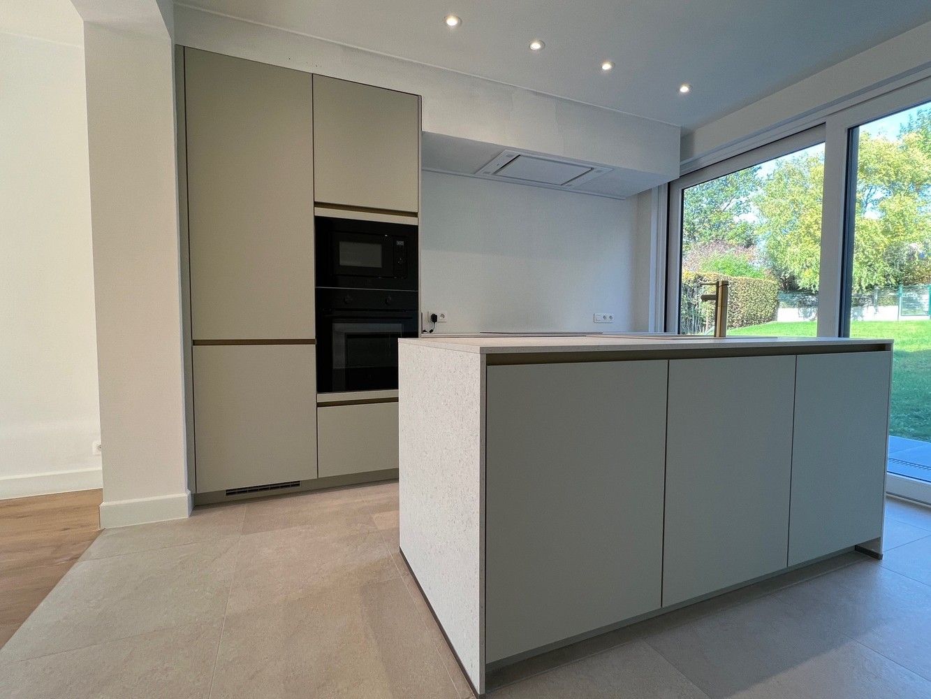 Volledig gerenoveerde woning met 3 slaapkamers en garage foto 5