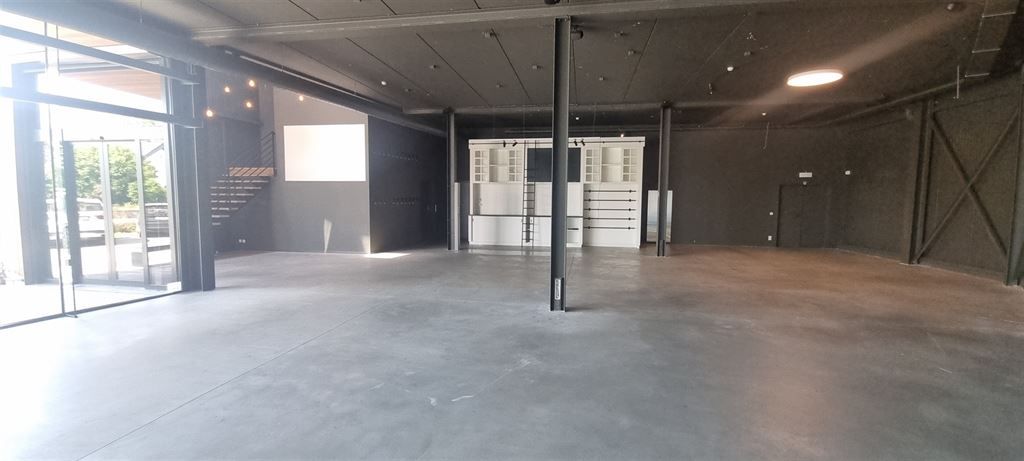 Uitstekend gelegen winkel (825 m²) - recent gebouw foto 16