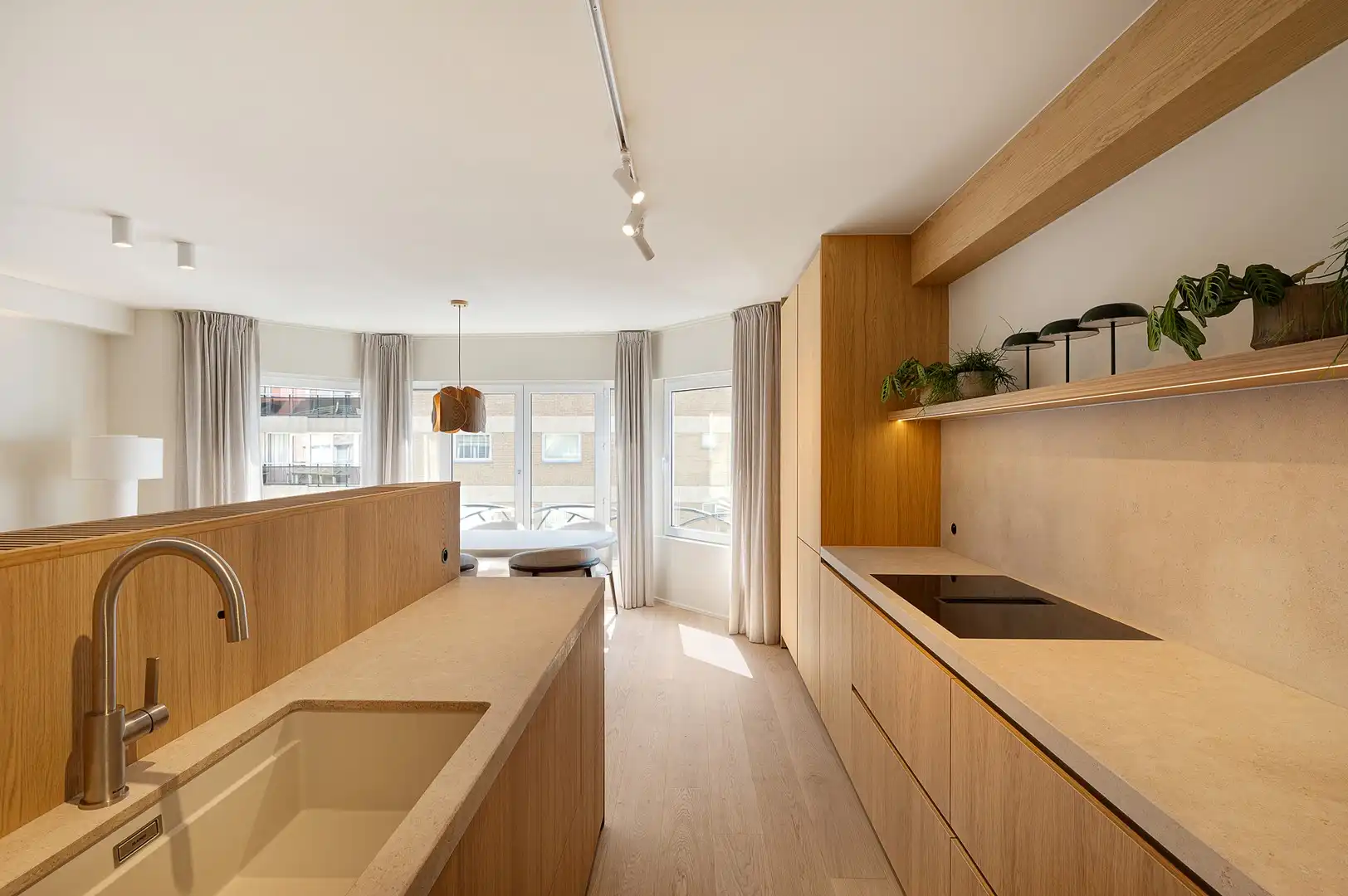 Gerenoveerd 3-slaapkamerappartement met frontaal zeezicht. foto 11