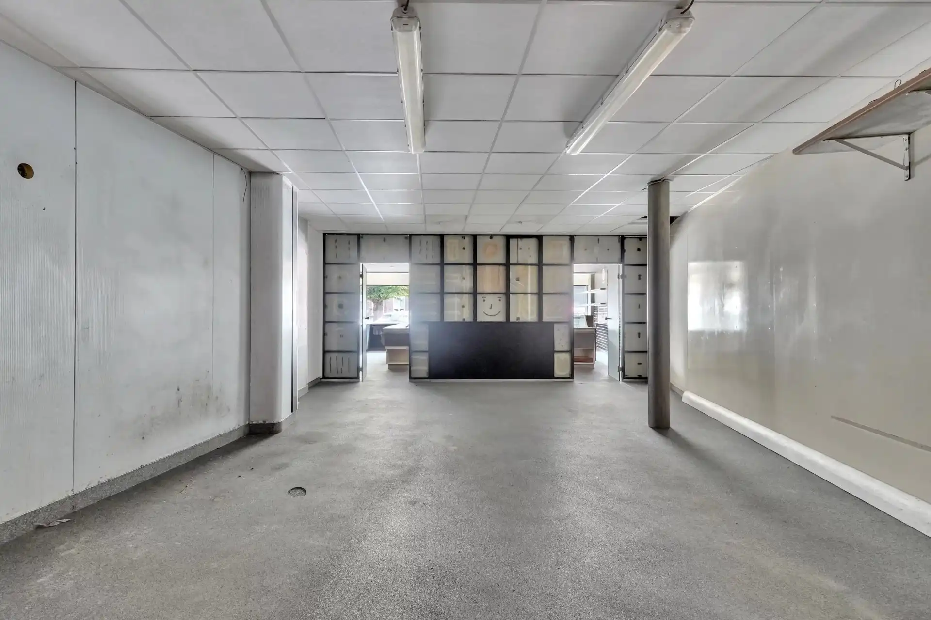 Ruim handelspand op toplocatie foto 8