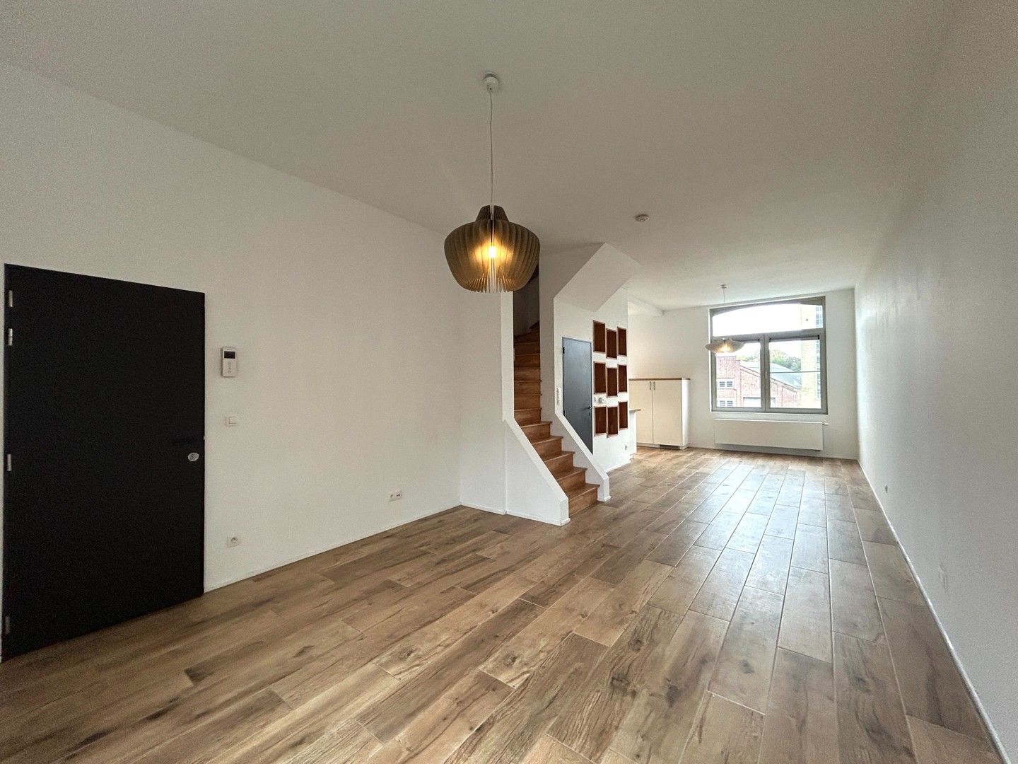 Instapklaar 2-slaapkamer appartement nabij centrum Roeselare! foto 3