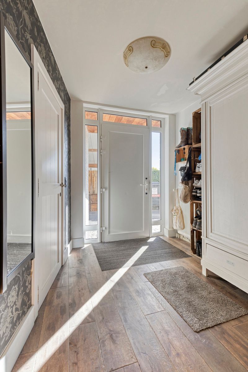 Instapklare HOB met 4 slaapkamers en polyvalent bijgebouw foto 2