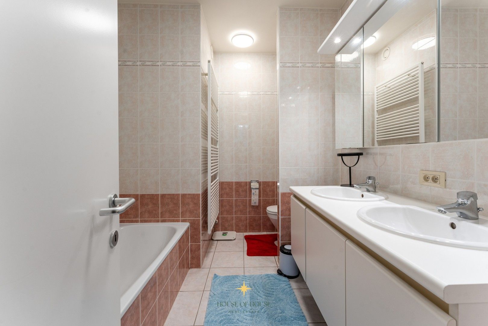 Zonnig en ruim appartement op vierde verdieping met prachtige uitzichten foto 10