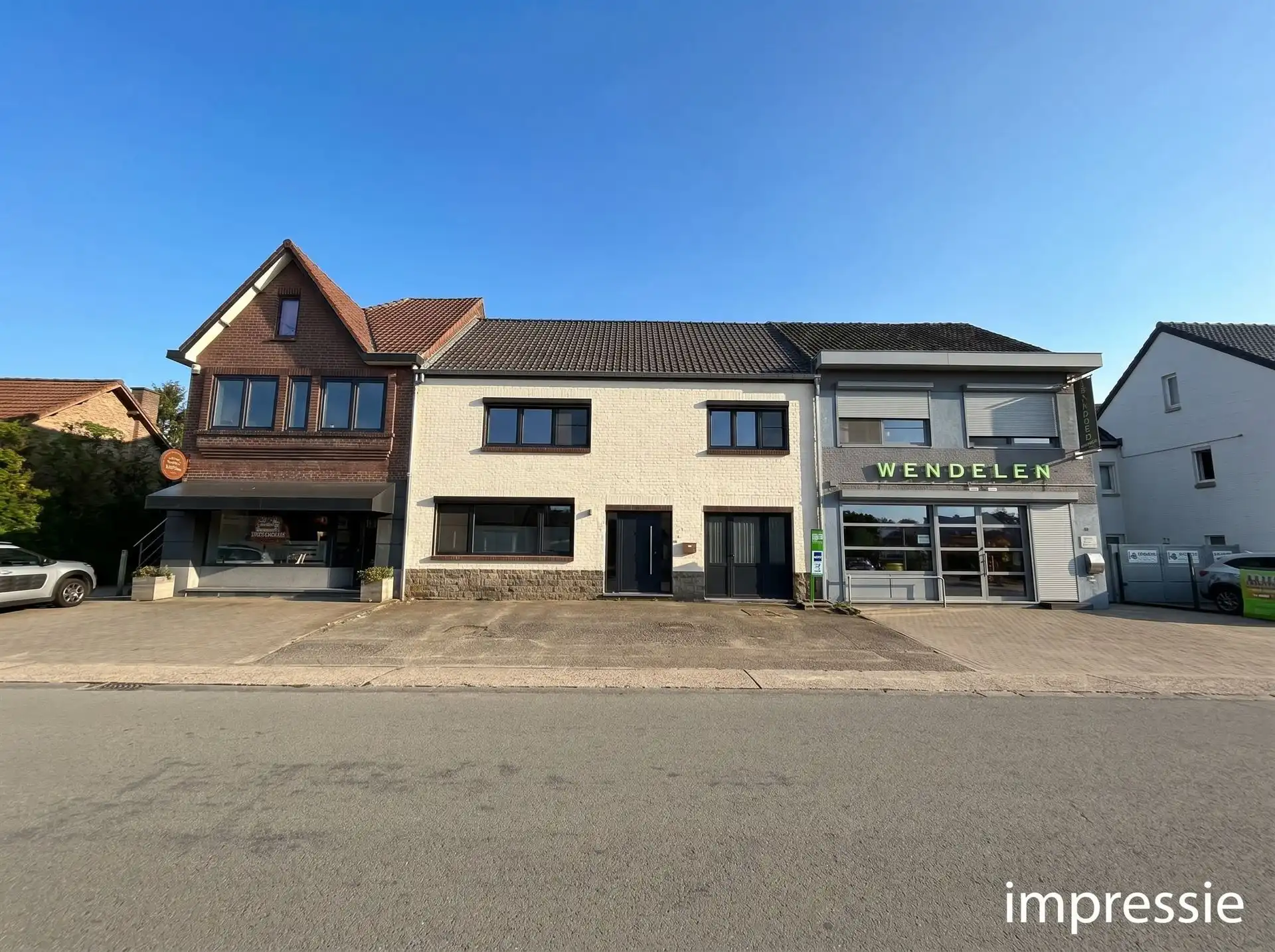 Ruime gezinswoning met 4 slaapkamers! foto {{pictureIndex}}