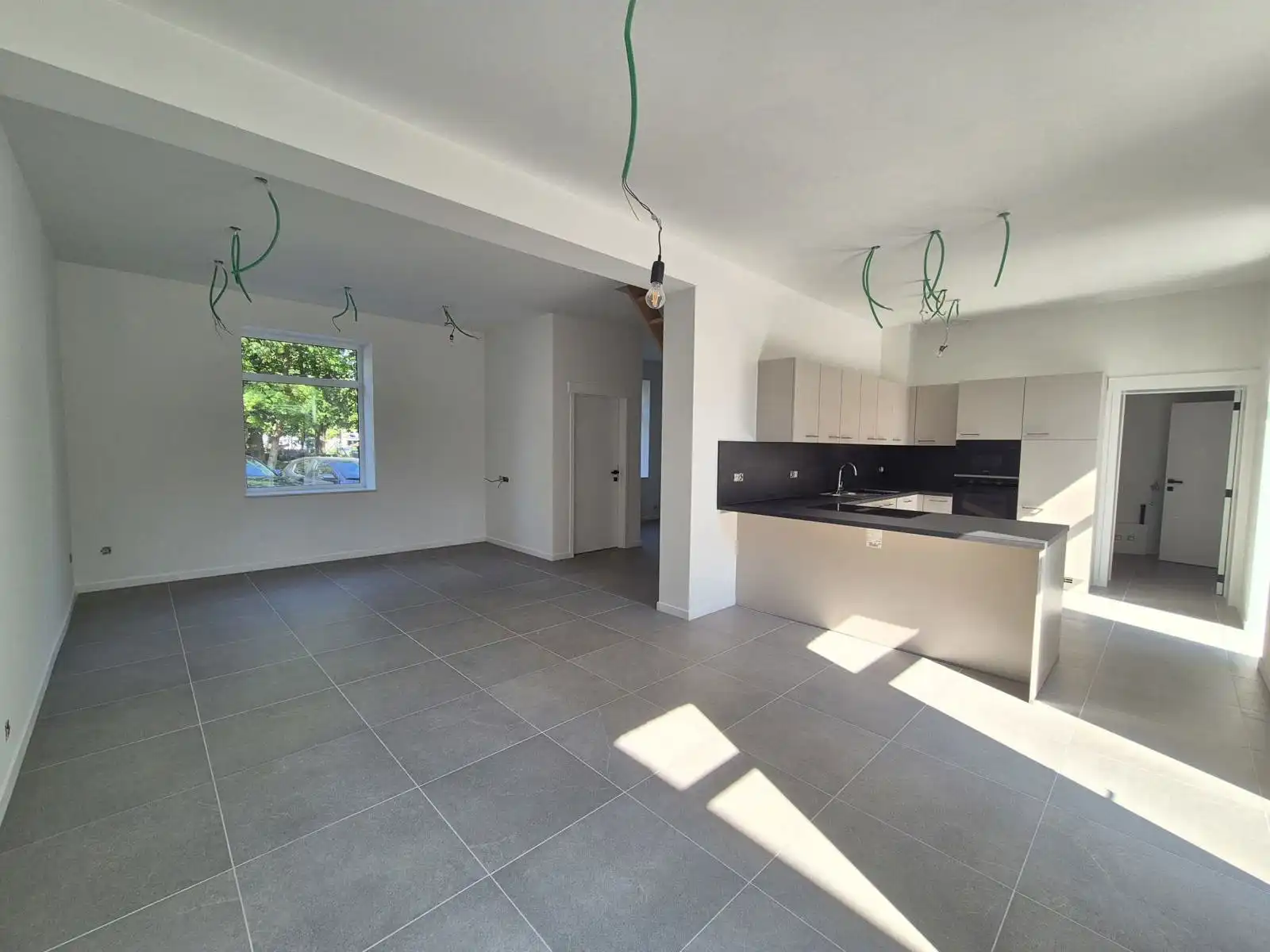 Halfopen bebouwing met 5 slaapkamers en 2 badkamers foto 2