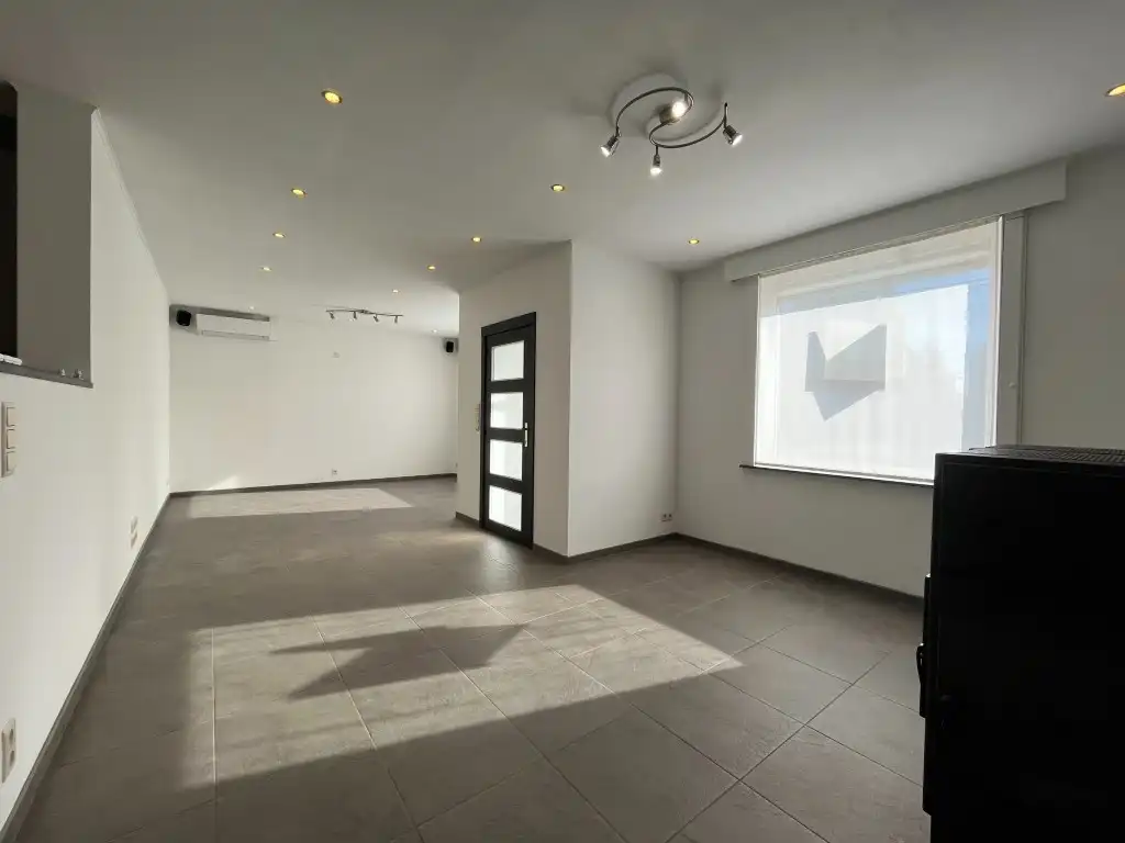 Langemark – Halfopen woning met 3 slaapkamers, tuin en carport foto 4
