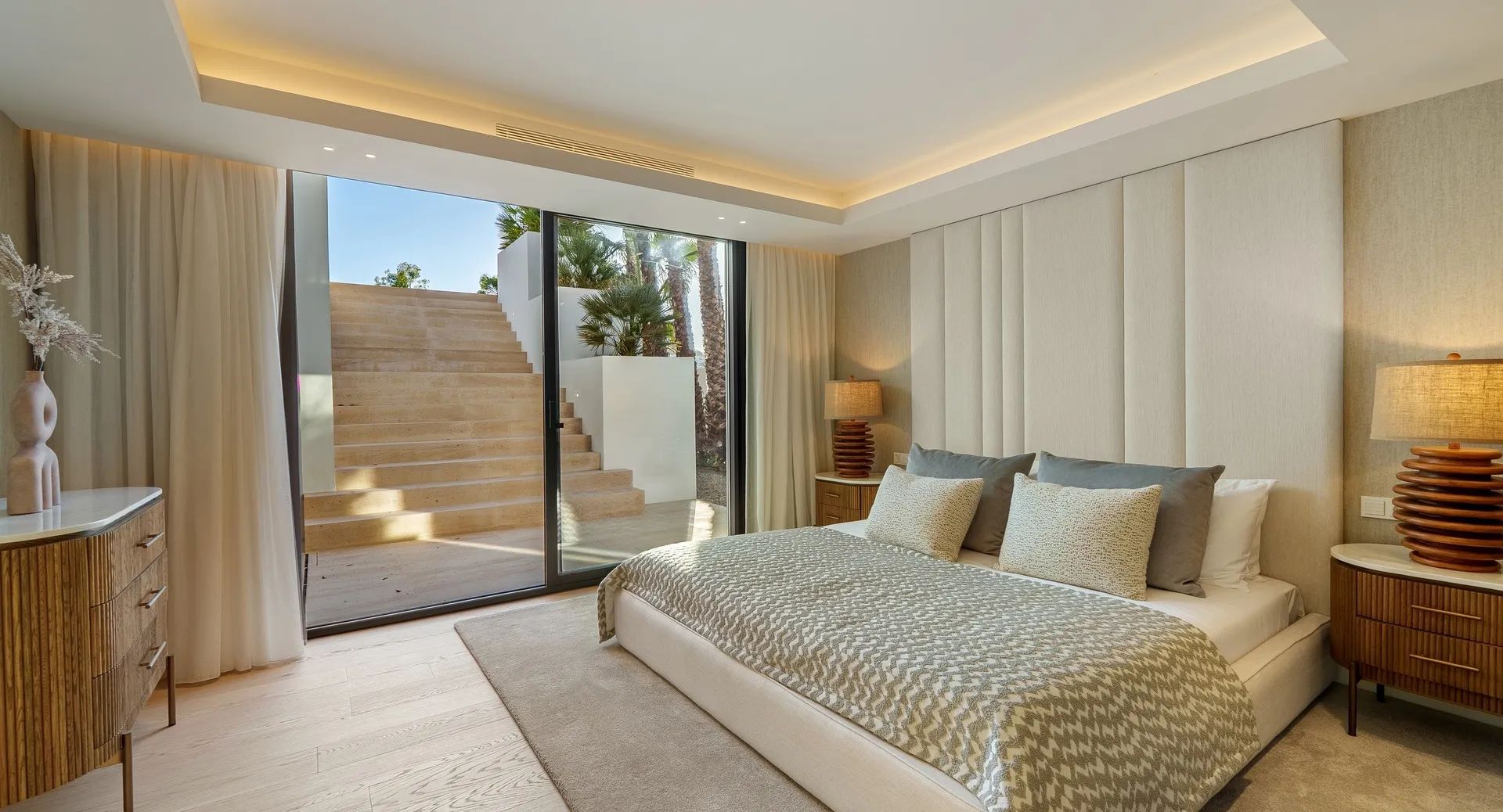 Pure perfectie in Nueva Andalucía: unieke villa met hoogwaardige afwerking foto 11