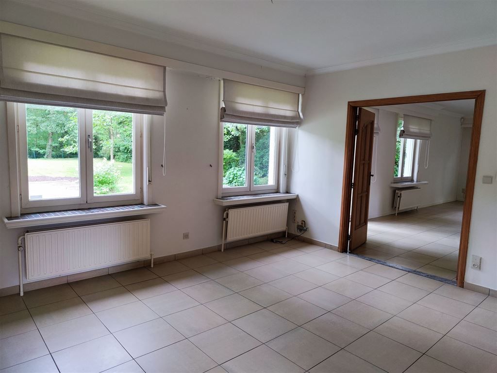 Villa in rustige straat foto 7