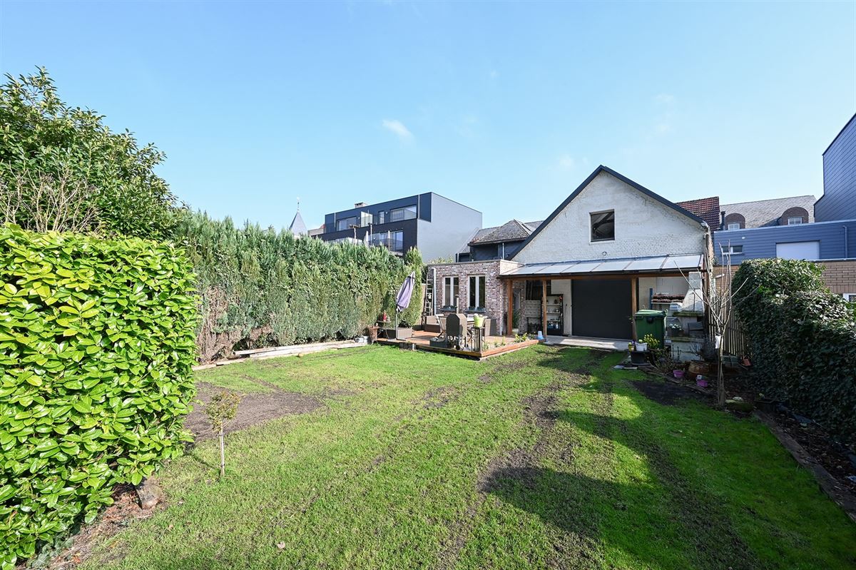 Ruime woning met zéér grote garage en leuke tuin foto 27