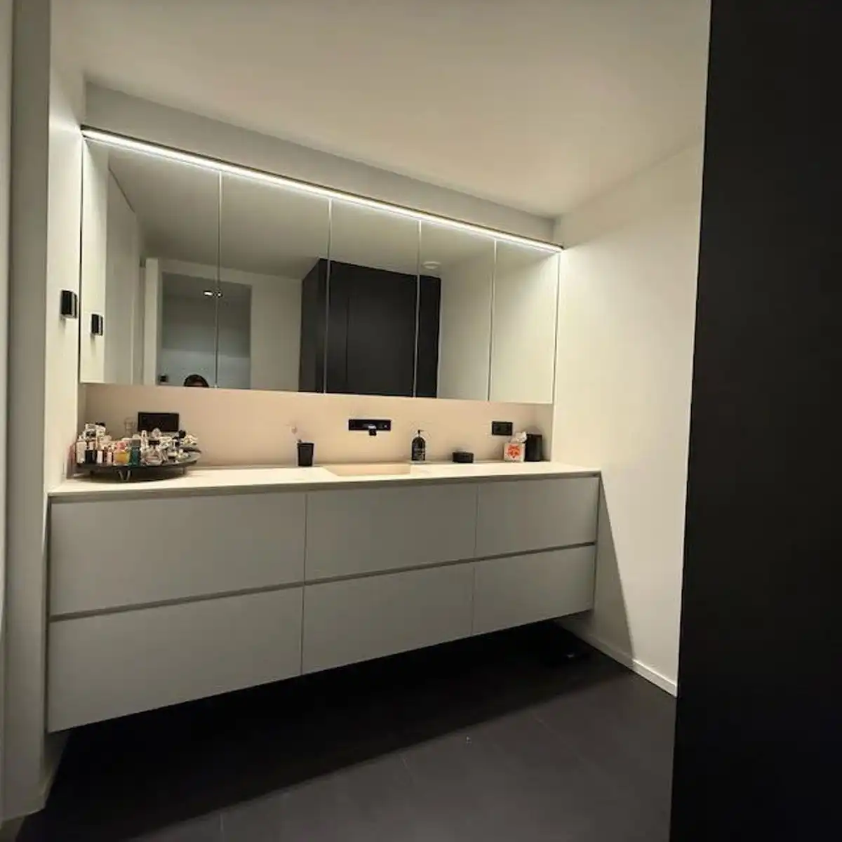 Luxueus appartement met riant terras en autostaanplaats foto 19