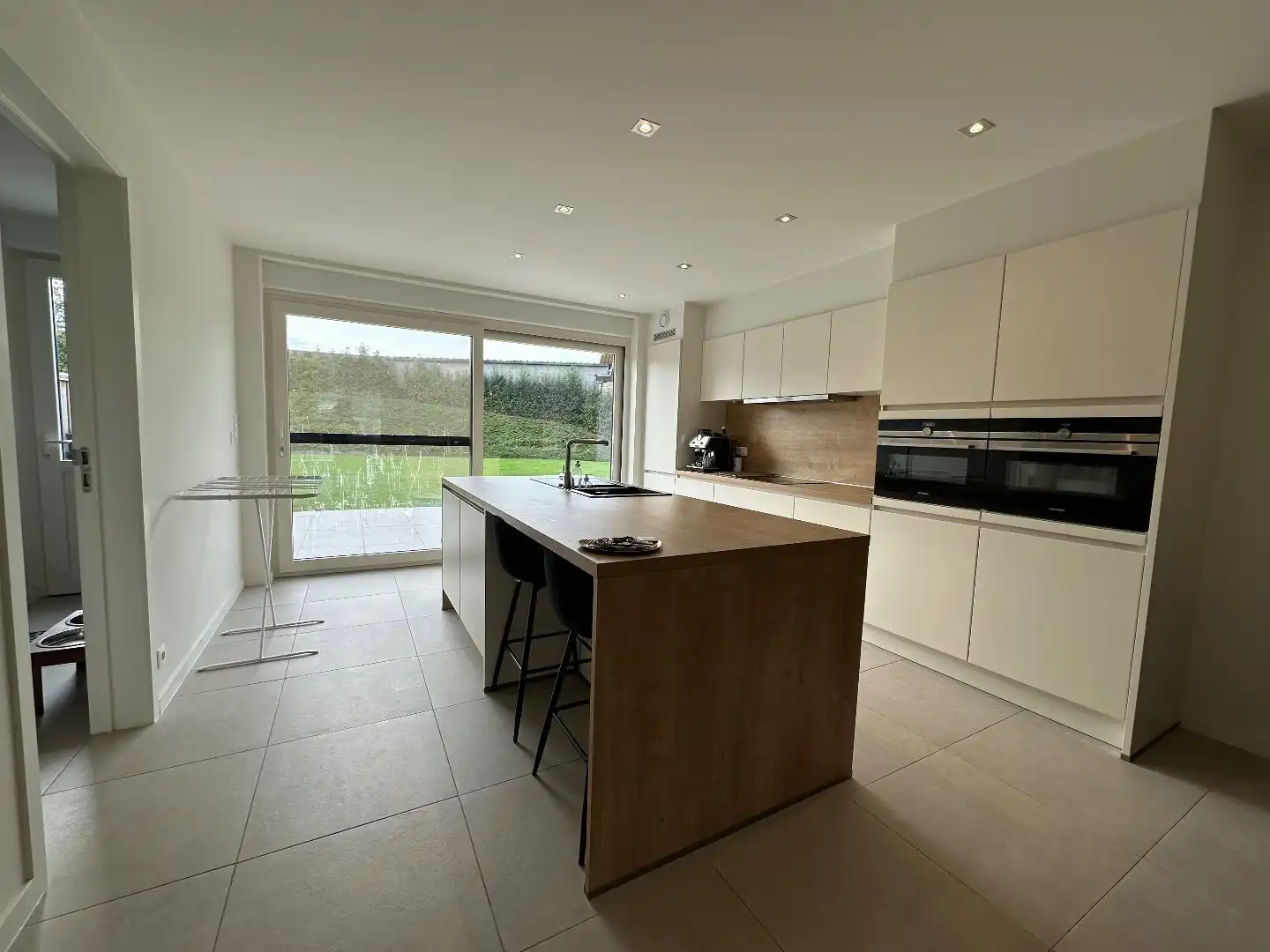 Recente woning met 3 slaapkamers, berging, kelder, zolder, garage en terras te Voeren  foto 3