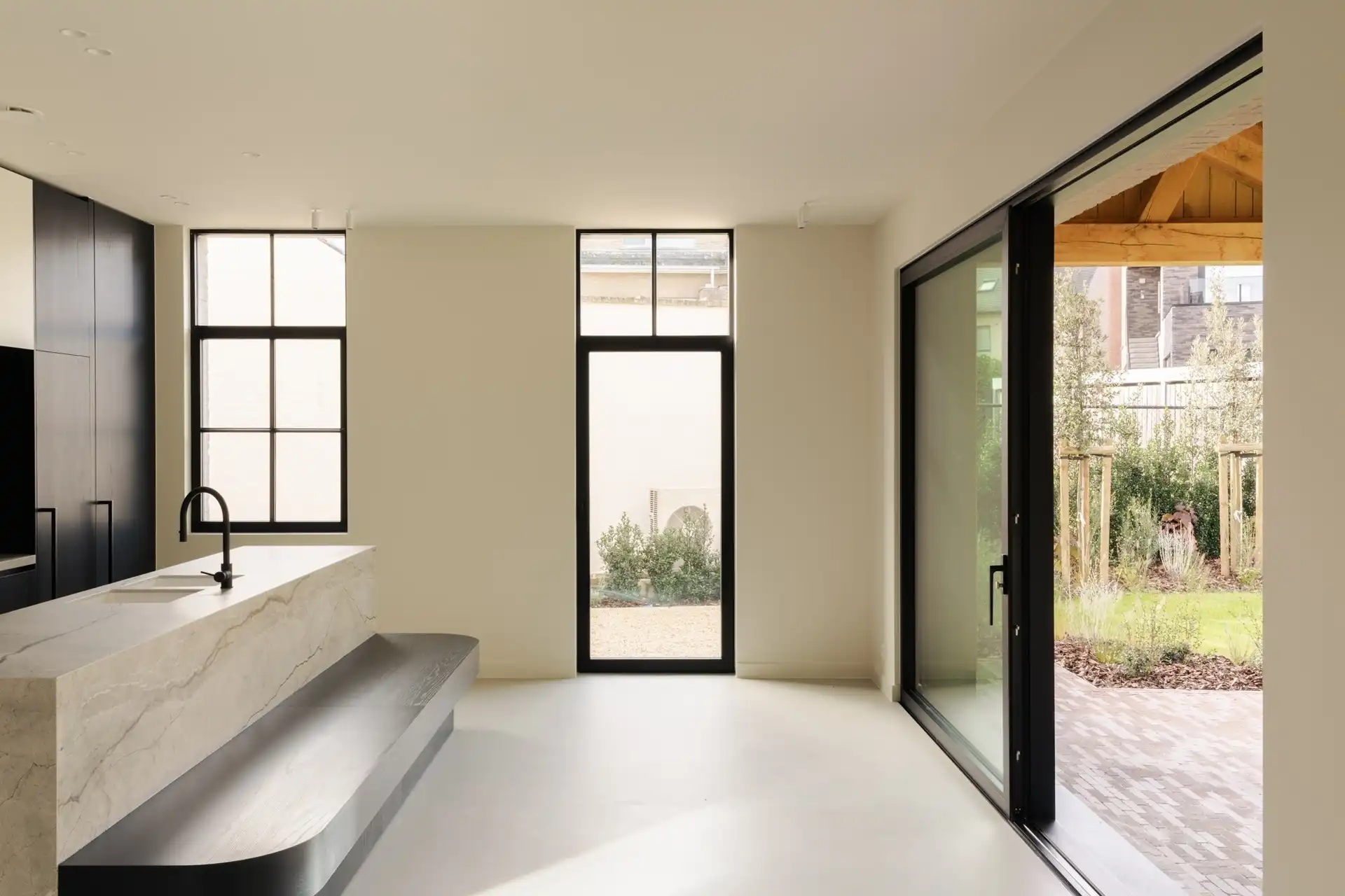 Exclusieve high-end woning in hartje Brussegem foto 5