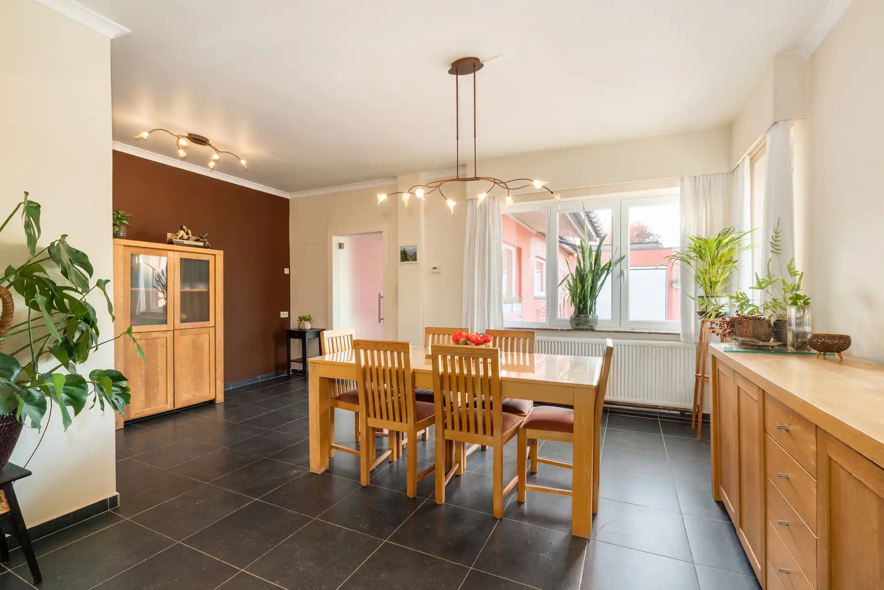 Woning met 4 slaapkamer, 2 badkamers en garage/atelier foto 7