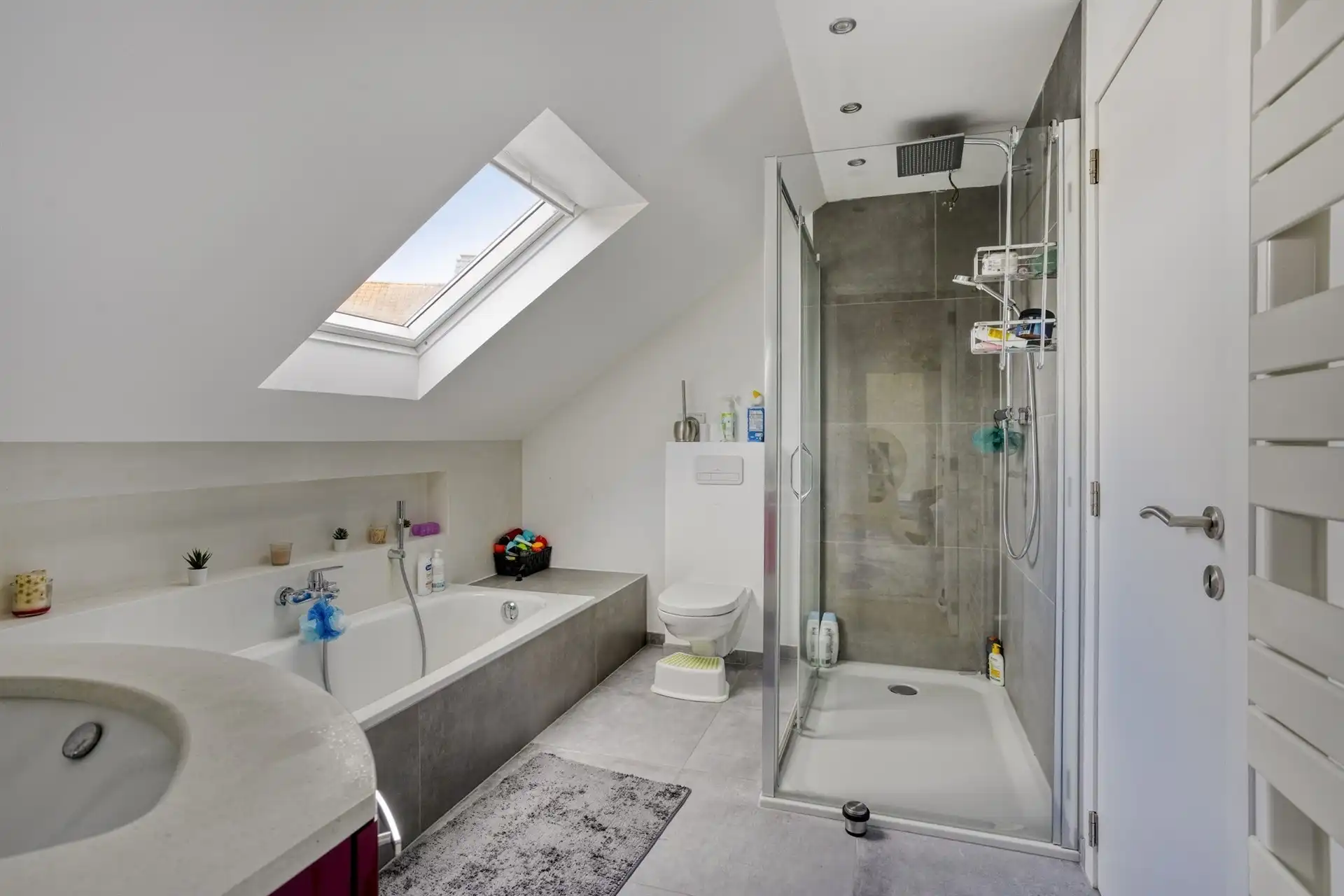 Woning met overvloed aan ruimte en potentieel foto 15