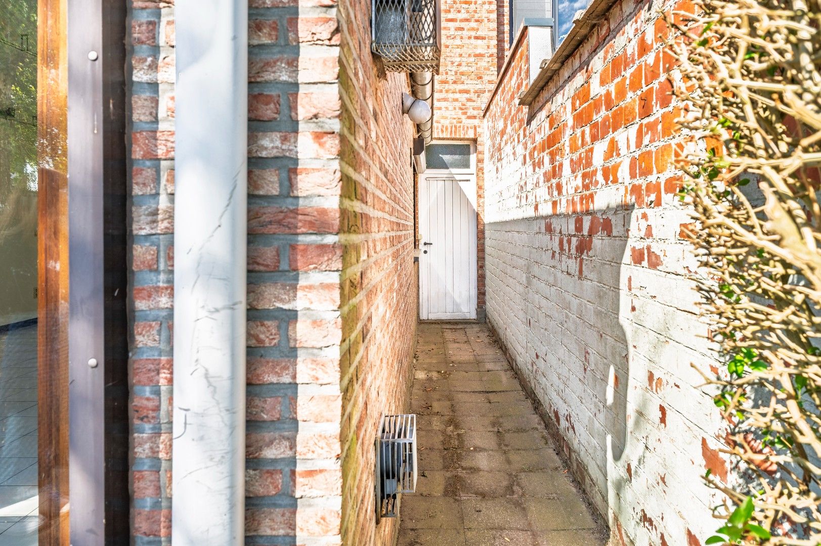 Ruime te renoveren woning met tuin in Kruibeke foto 23