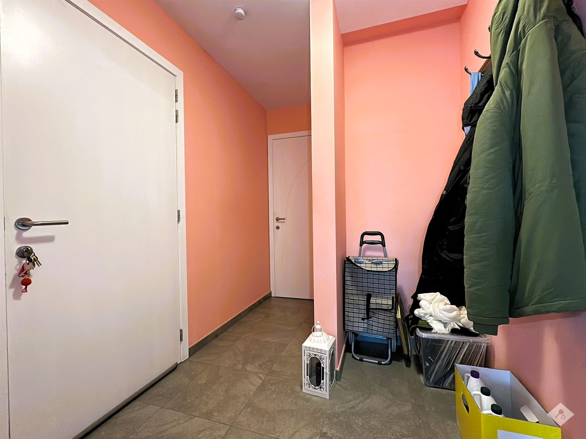 Ruim appartement met tuin, garage en buitenberging foto 4