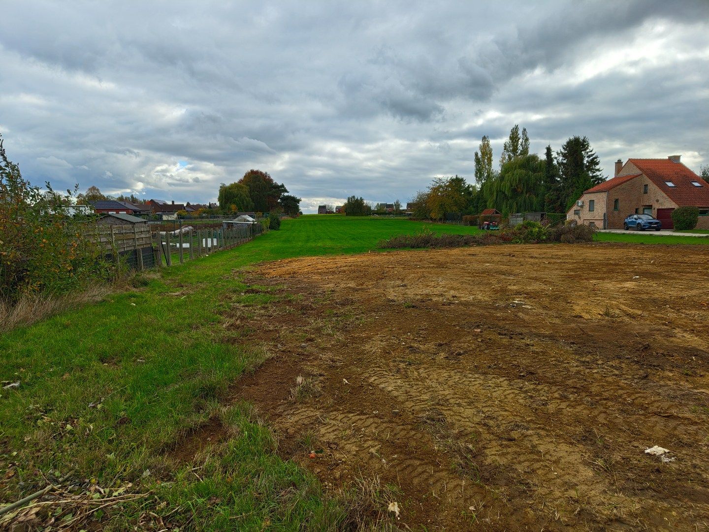 Bouwgrond met weiland voor open bebouwing met totale opp. van 32a 80ca foto 2