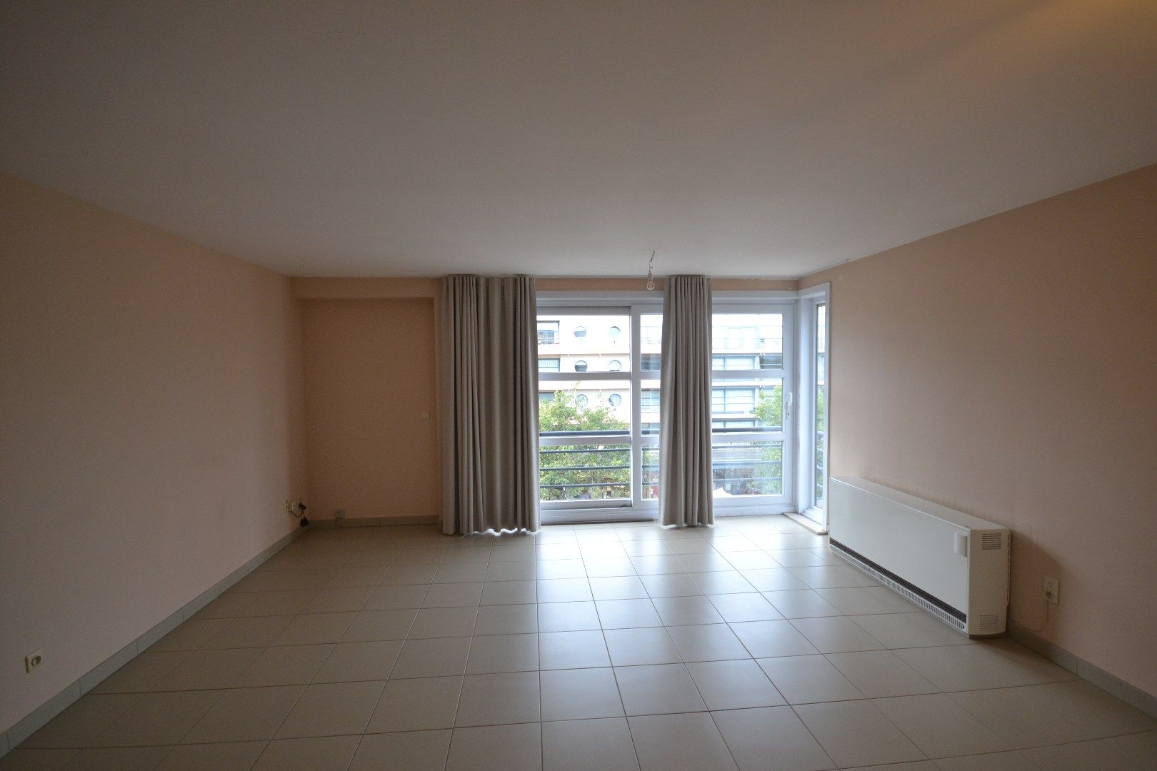 Mooi twee slaapkamer appartement, centraal gelegen, in  Oostduinkerke-bad! foto 3