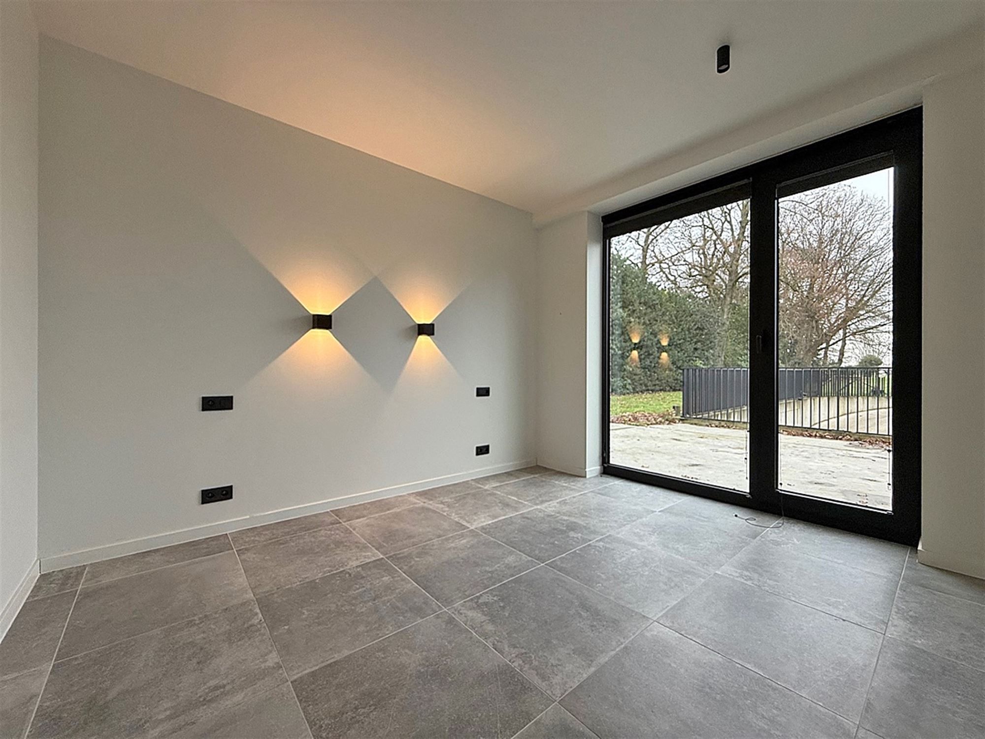 APPARTEMENT (gelijkvloers) met terras / tuin, 1 slaapkamer, ruime bergingen & autostaanplaats foto 13