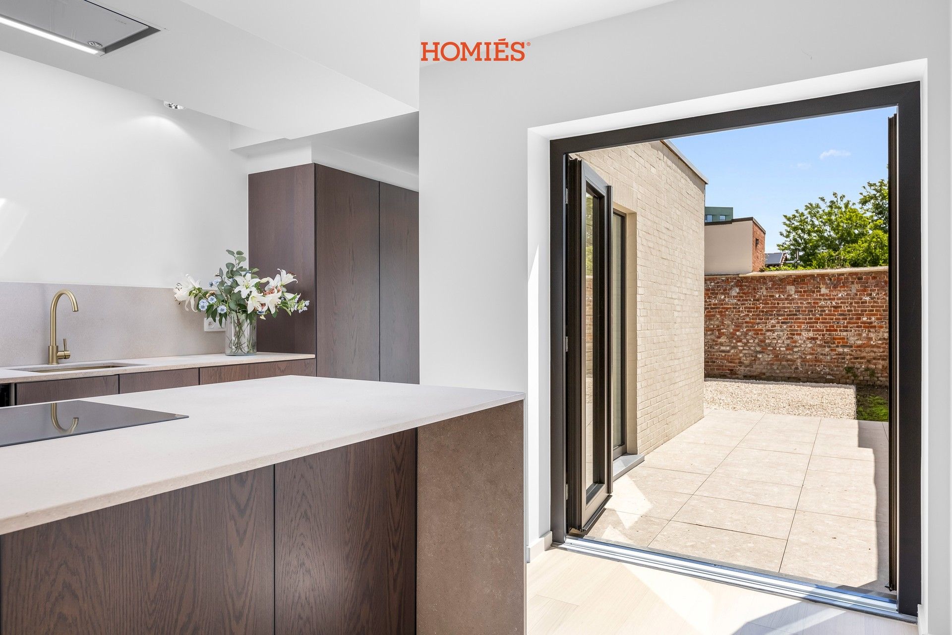 Hoogwaardig gerenoveerde woning in een verkeersluwe straat foto {{pictureIndex}}