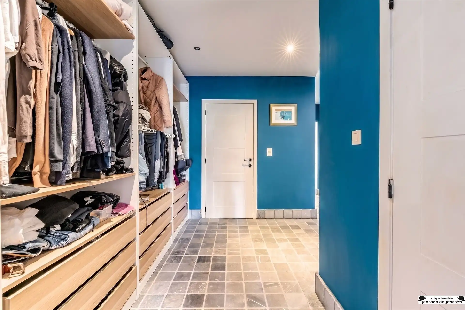 Ruime en instapklare gezinswoning met 4 slaapkamers, garage en tuin foto 18