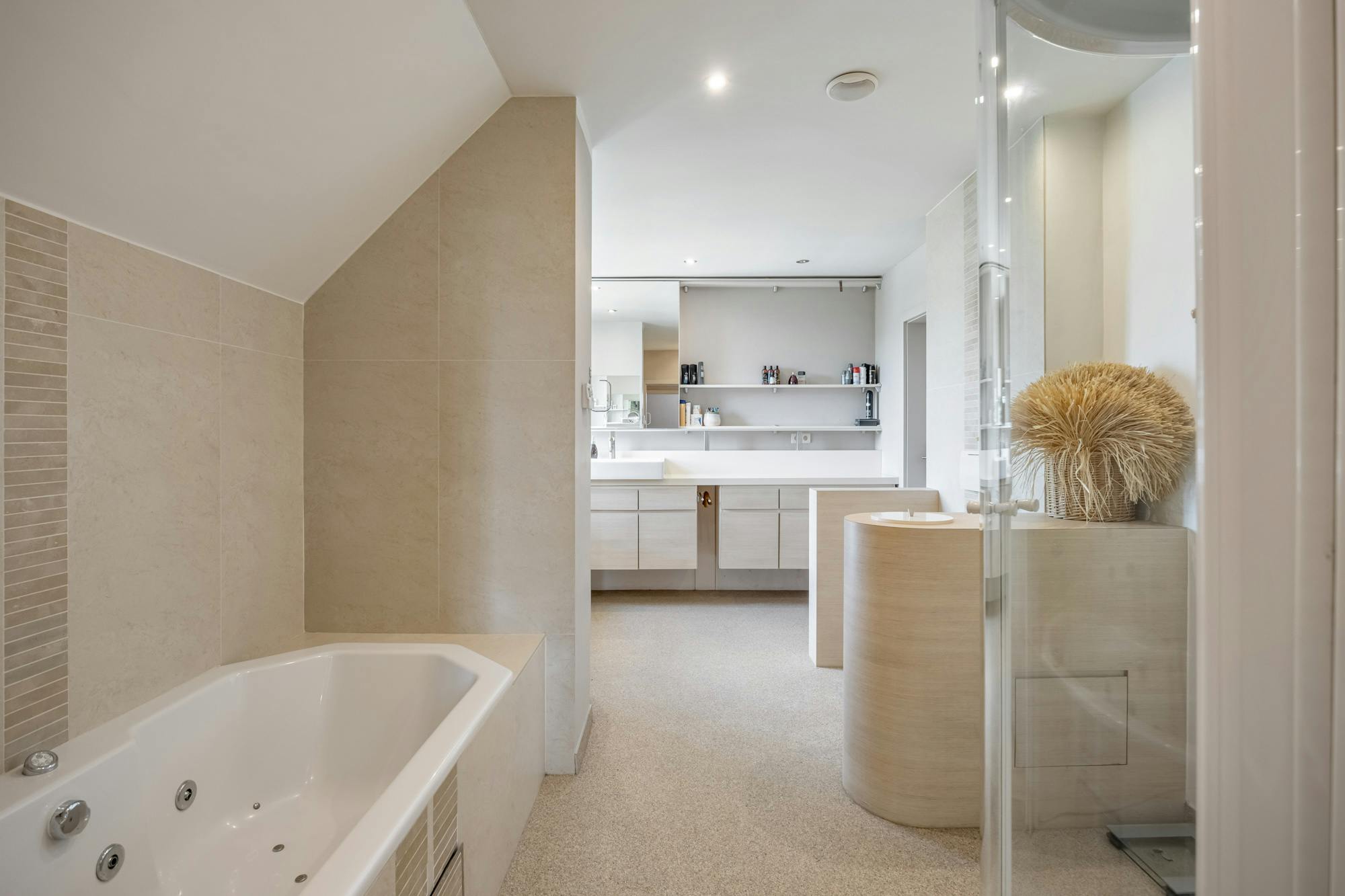 Gerenoveerde vierkantshoeve in het landelijke Vliermaal foto 15