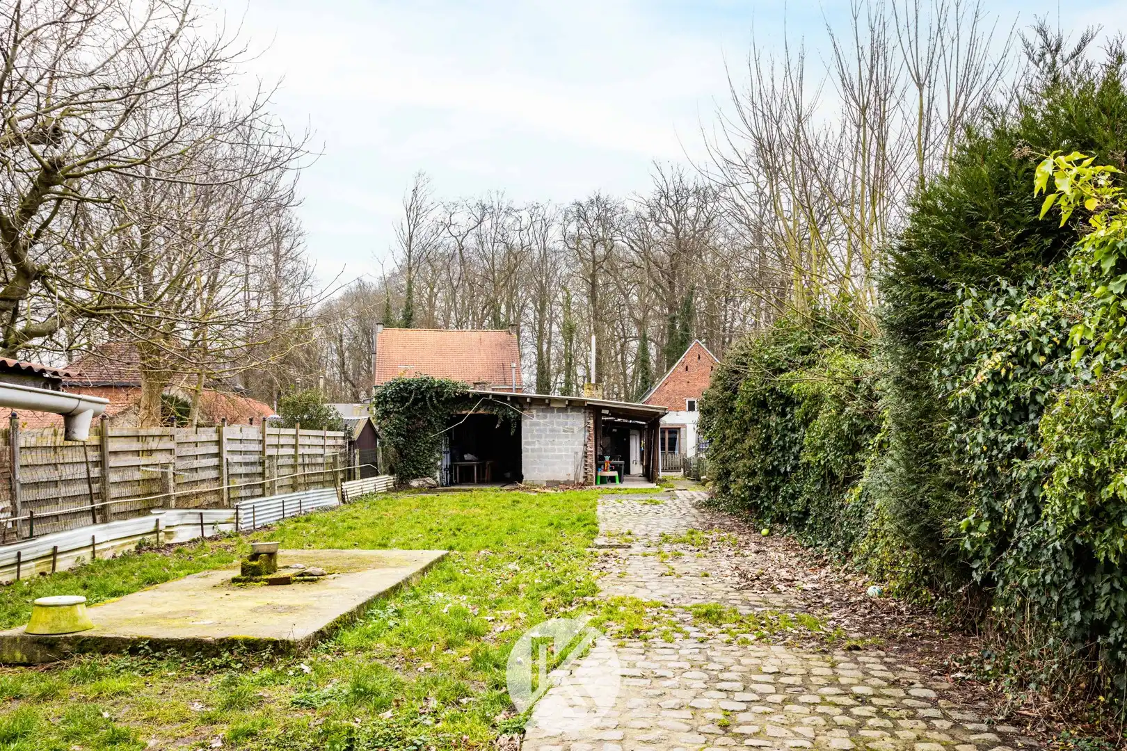 Interessante renovatiewoning op uniek perceel foto 21