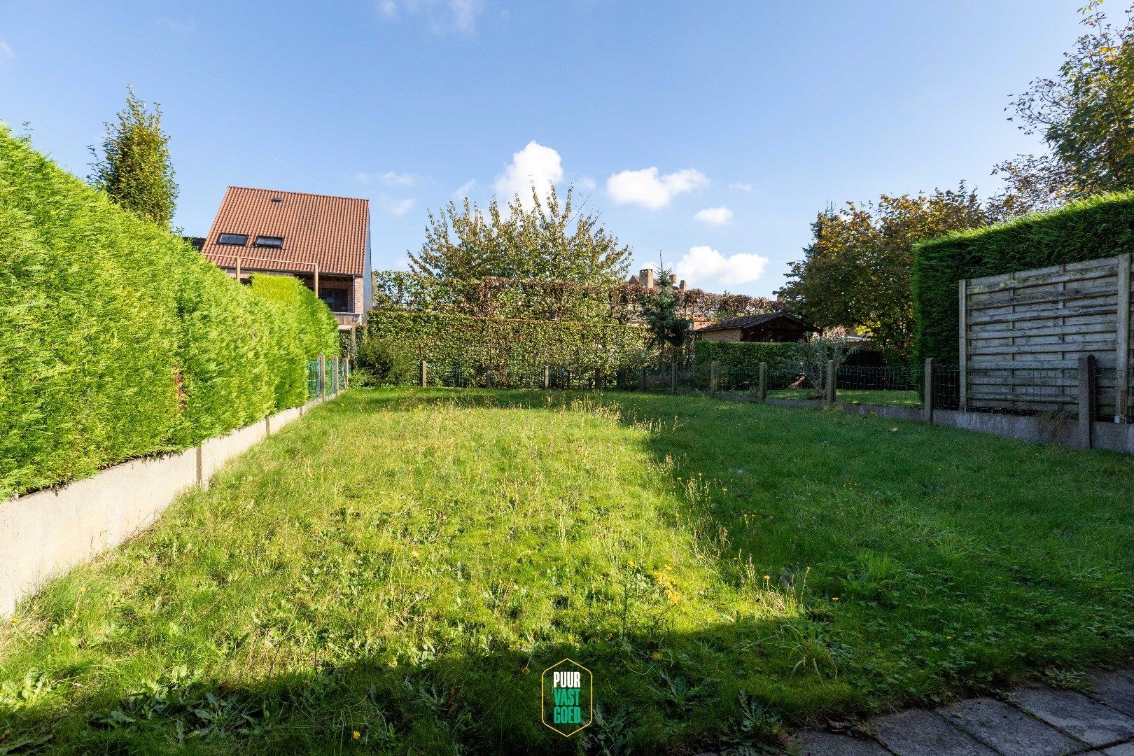 Centraal en toch rustig gelegen duplex appartement met staanplaats en berging op 1.2 km van de Smedenpoort. foto 6